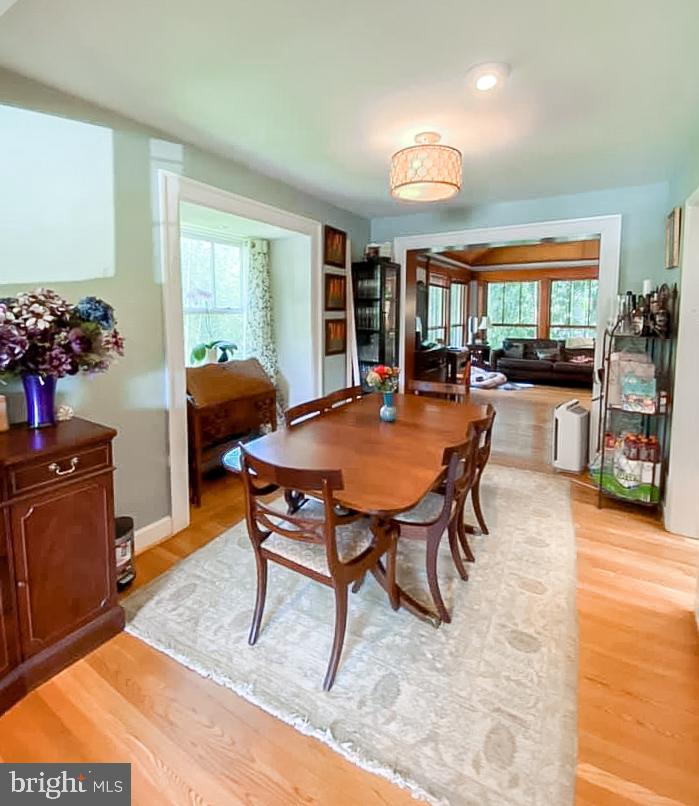 COUNTRY CLUB HILLS - Residential Lease