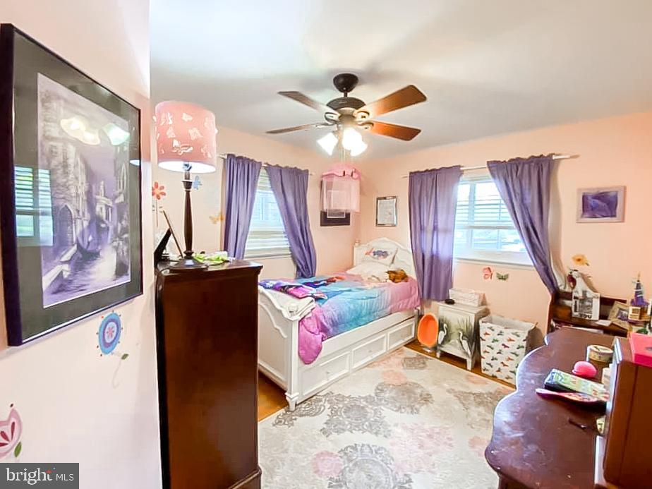 COUNTRY CLUB HILLS - Residential Lease