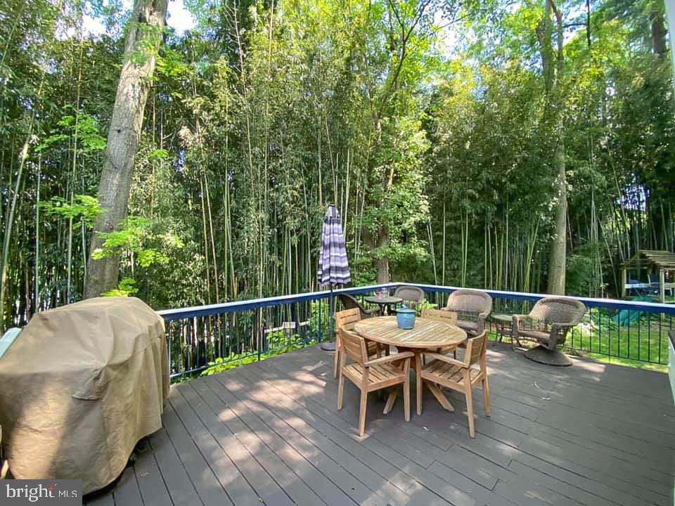 COUNTRY CLUB HILLS - Residential Lease