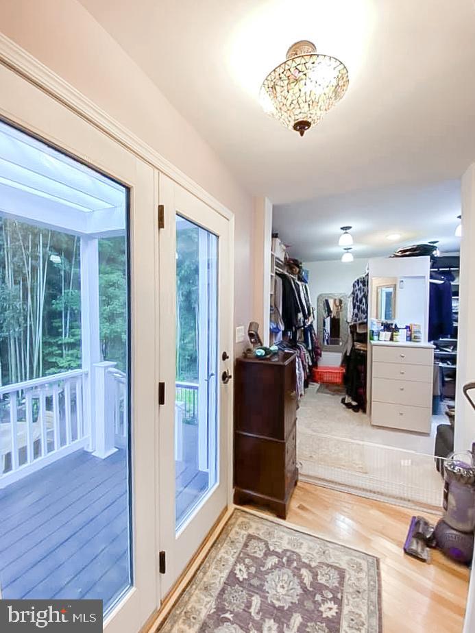 COUNTRY CLUB HILLS - Residential Lease