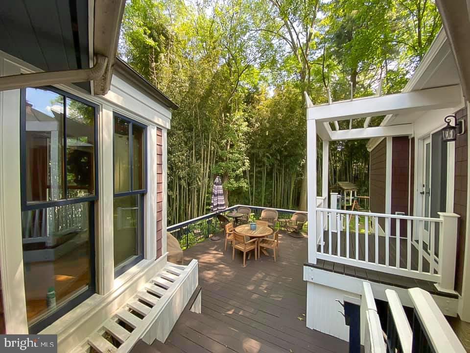 COUNTRY CLUB HILLS - Residential Lease