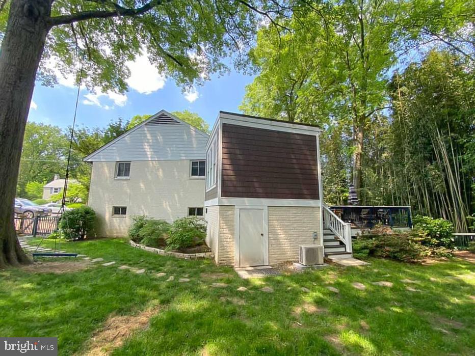 COUNTRY CLUB HILLS - Residential Lease