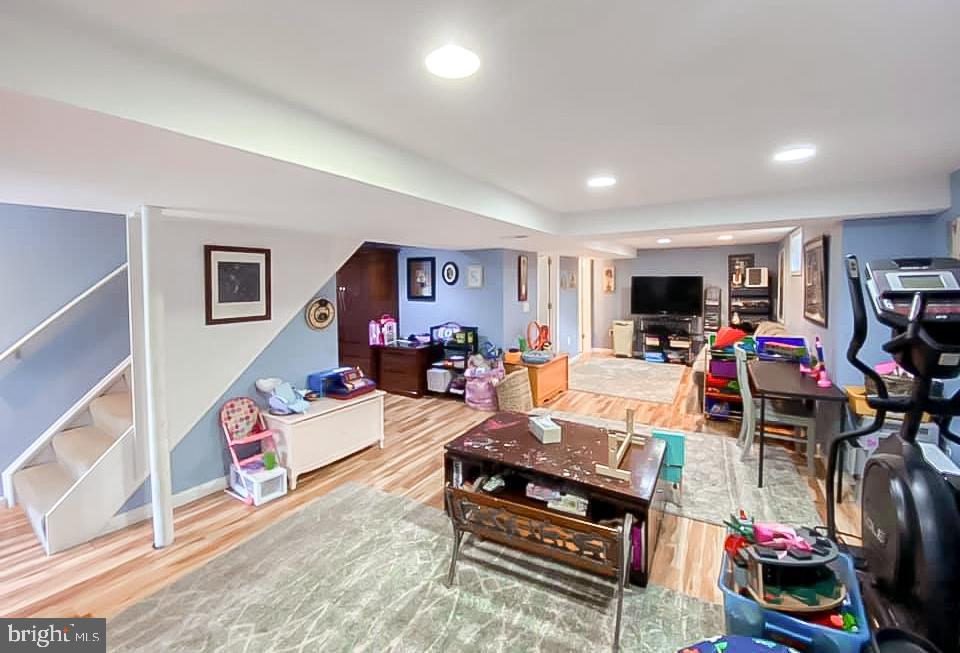 COUNTRY CLUB HILLS - Residential Lease