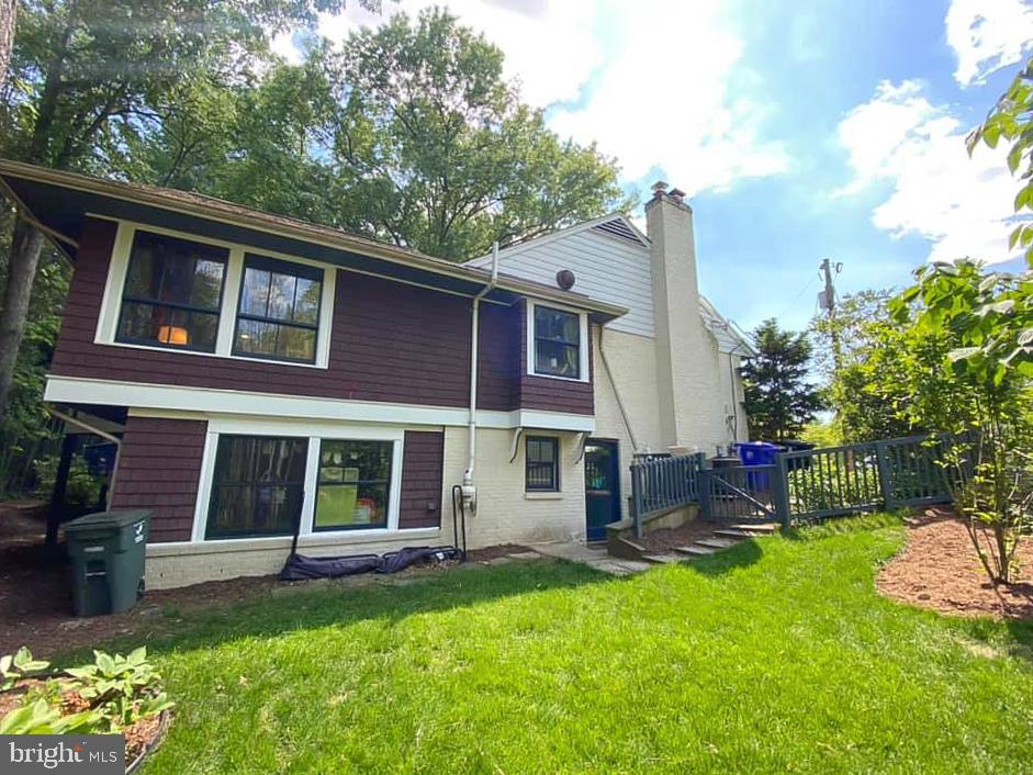 COUNTRY CLUB HILLS - Residential Lease