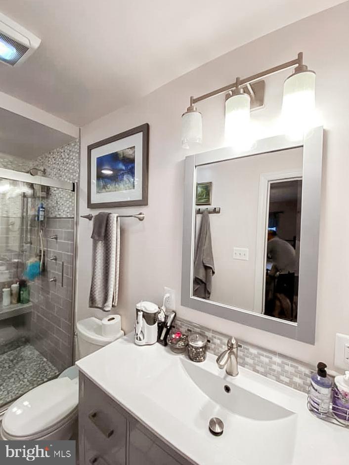 COUNTRY CLUB HILLS - Residential Lease