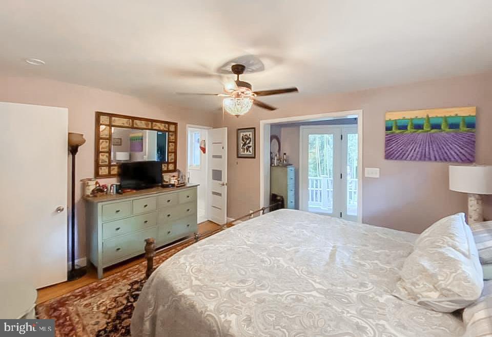 COUNTRY CLUB HILLS - Residential Lease