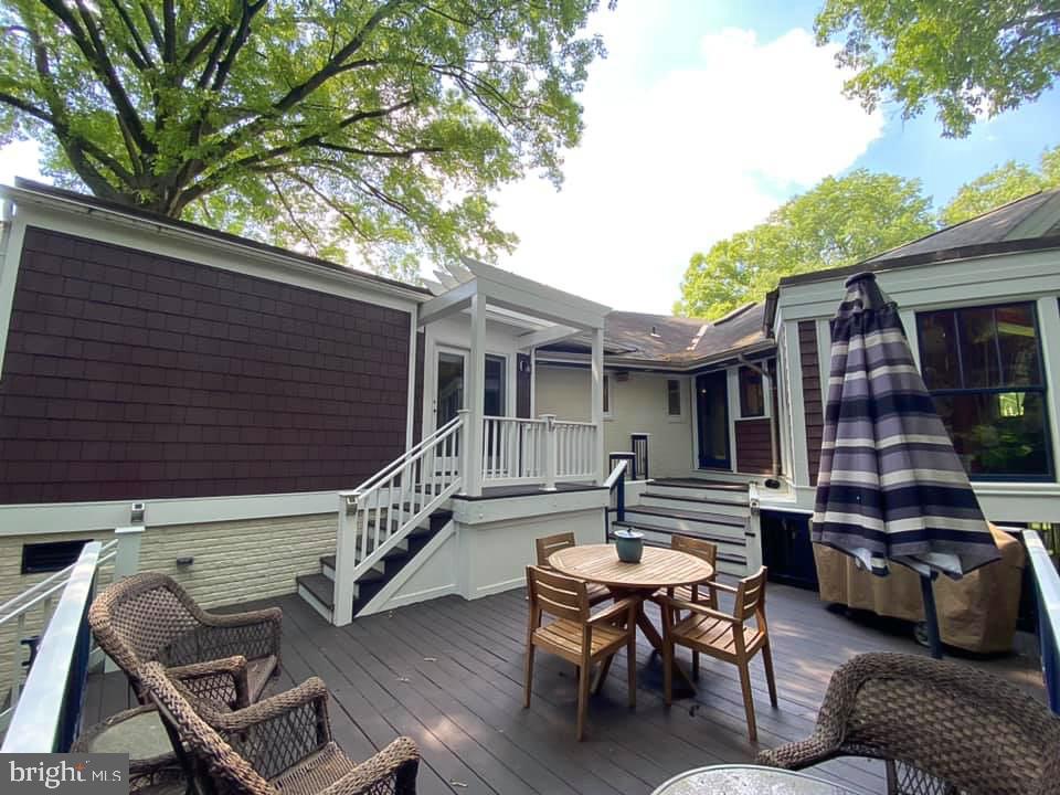 COUNTRY CLUB HILLS - Residential Lease