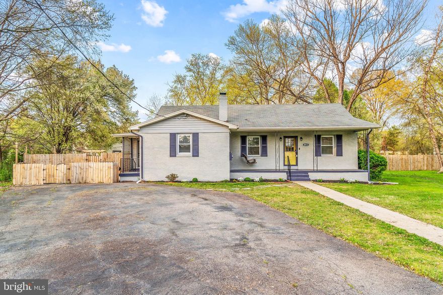Beautiful recently renovated 4 bedroom 2 bath house on a quiet cul-de-sac and on one acre of land. It features new hardwood floors, and carpet, new appliances. Beautiful patio, gardens, and fenced in back yard. Close to schools, super market, restaurants and stores.