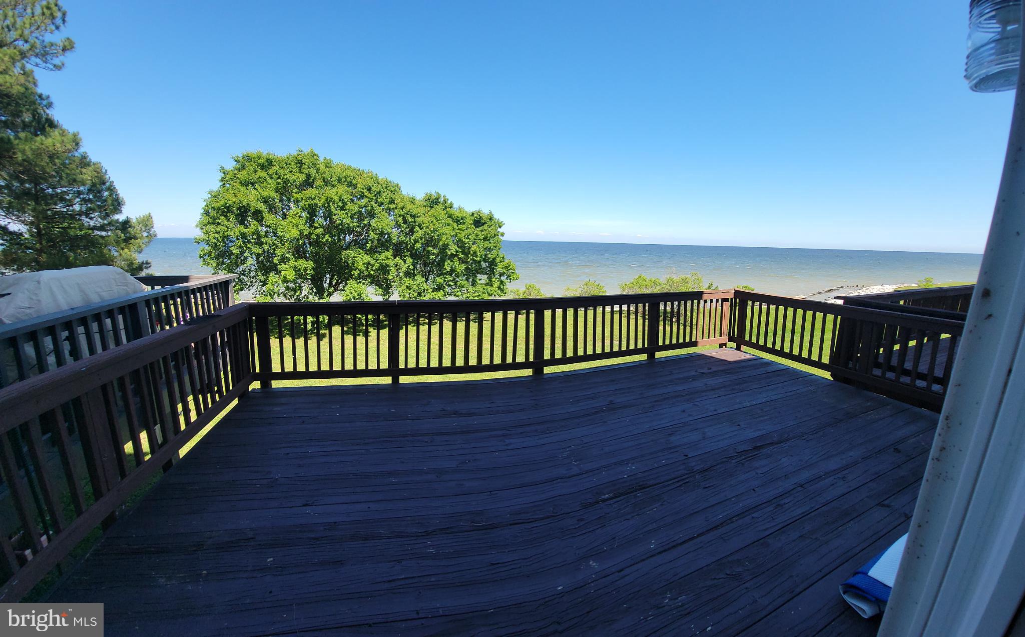 VILLAS ON WATERS EDGE - Residential