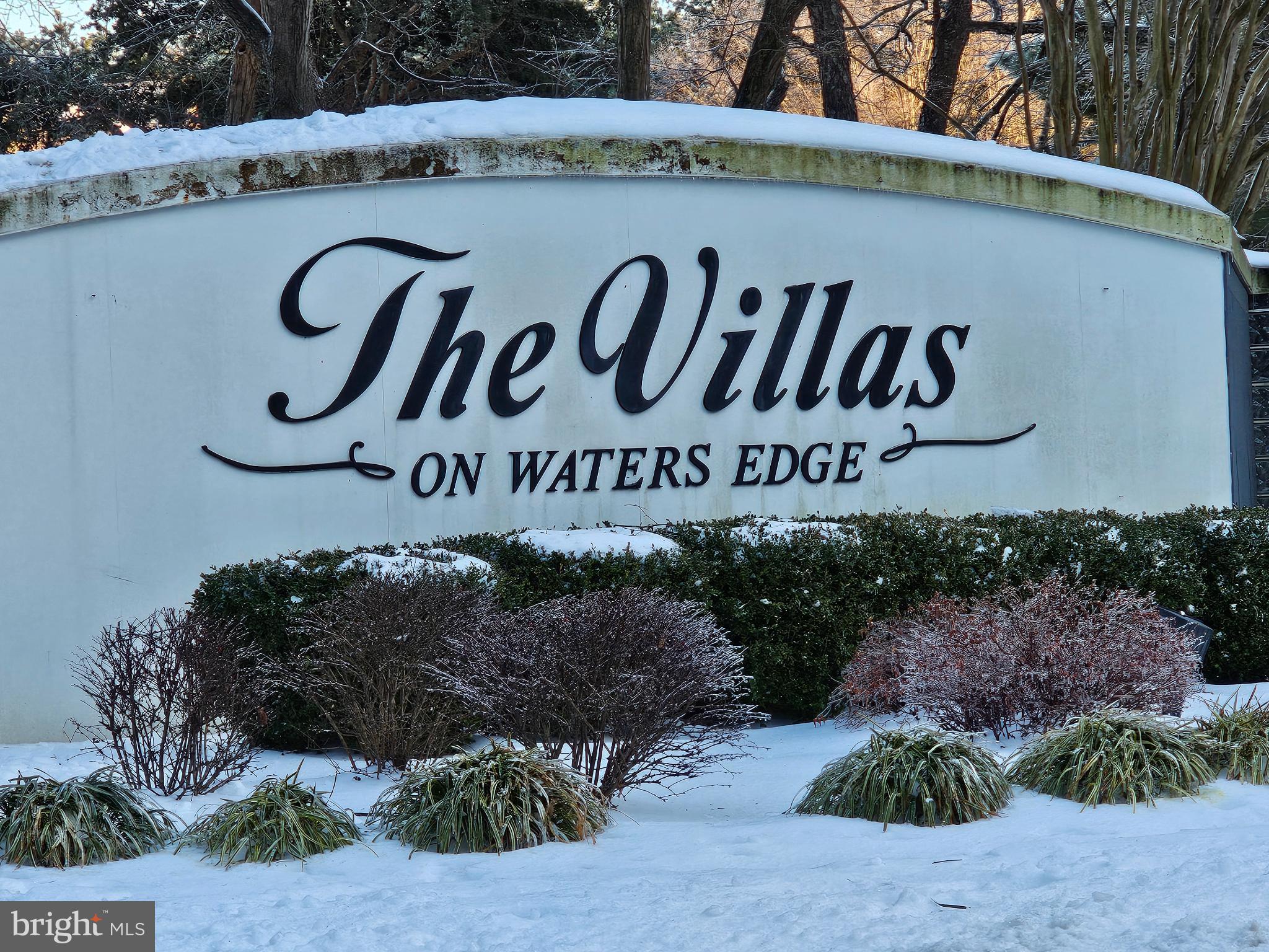 VILLAS ON WATERS EDGE - Residential