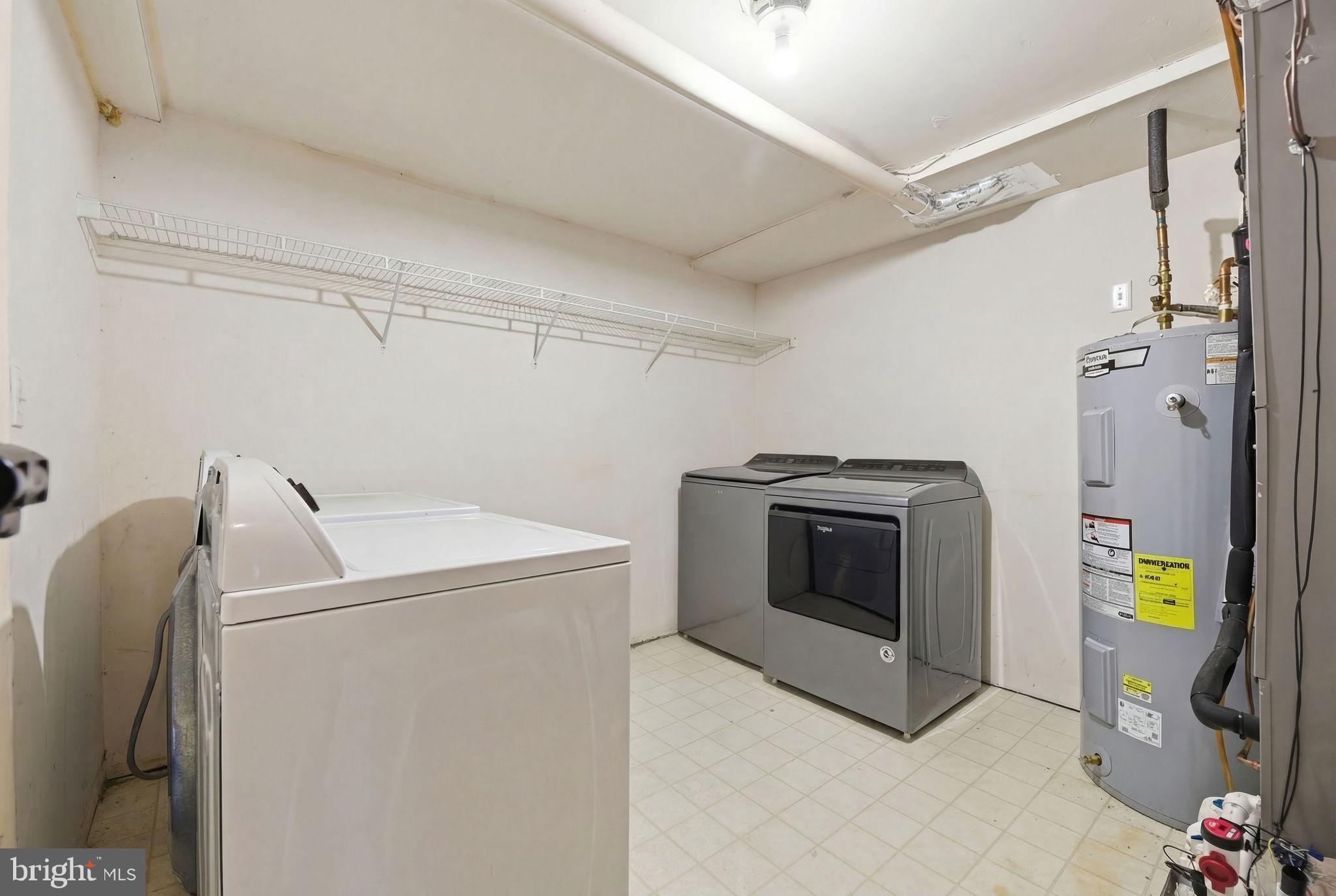 VILLAS ON WATERS EDGE - Residential