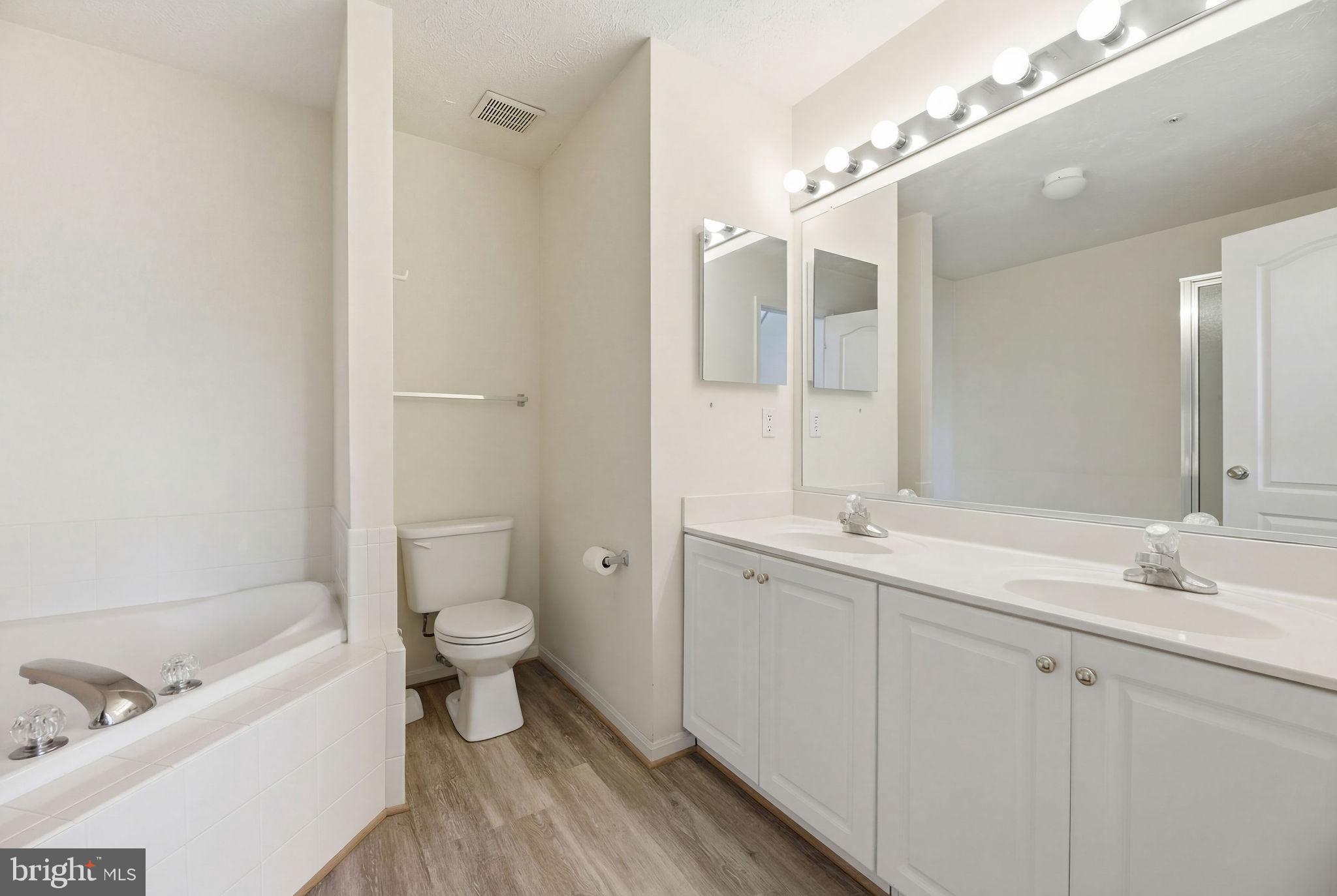 VILLAS ON WATERS EDGE - Residential