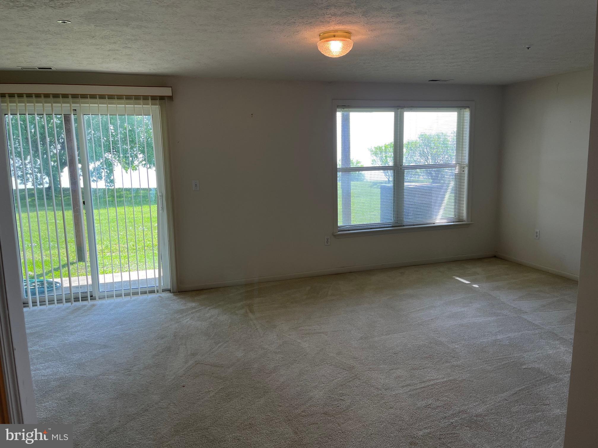 VILLAS ON WATERS EDGE - Residential