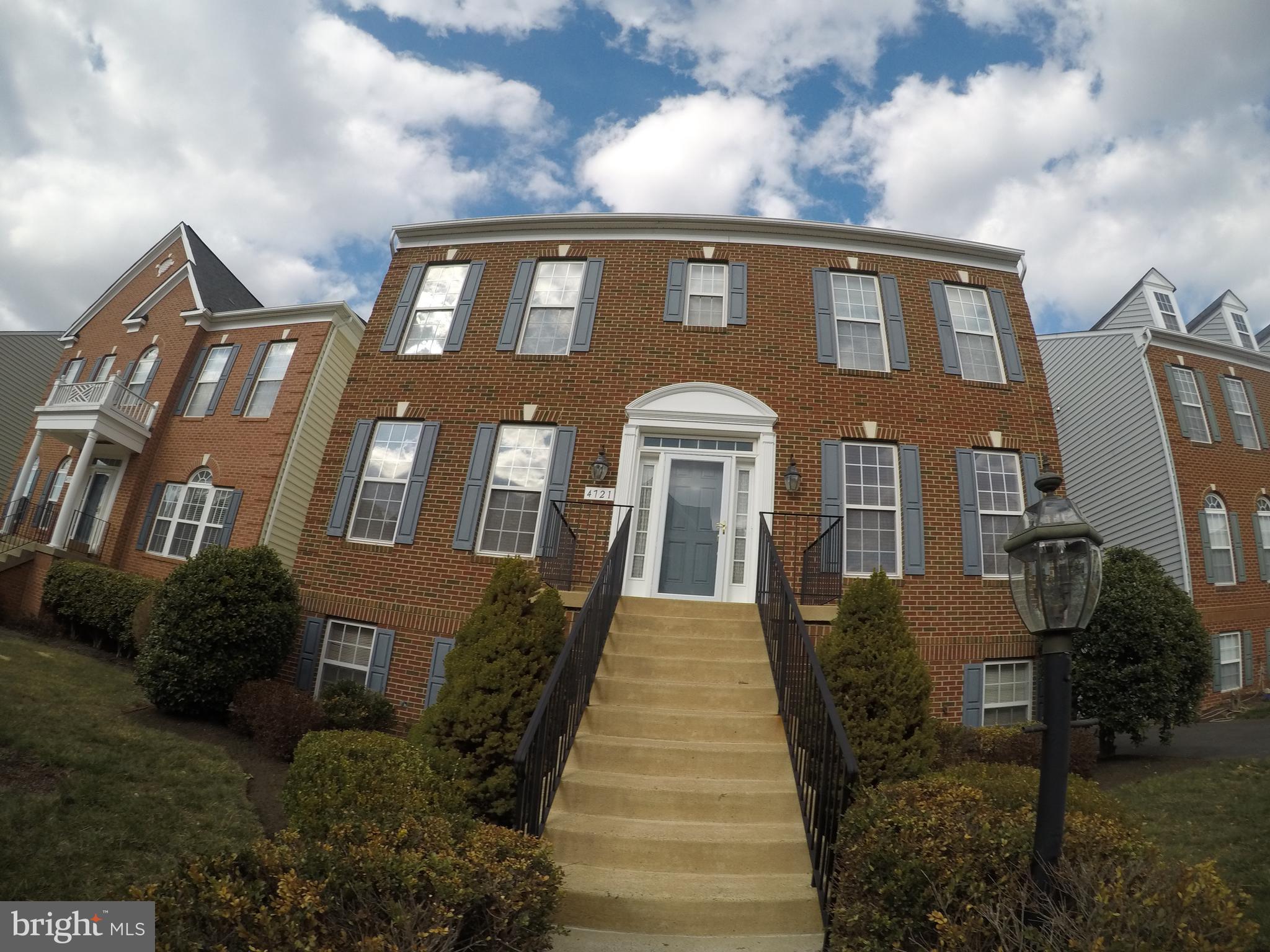 FAIRLAKES CROSSING - Residential