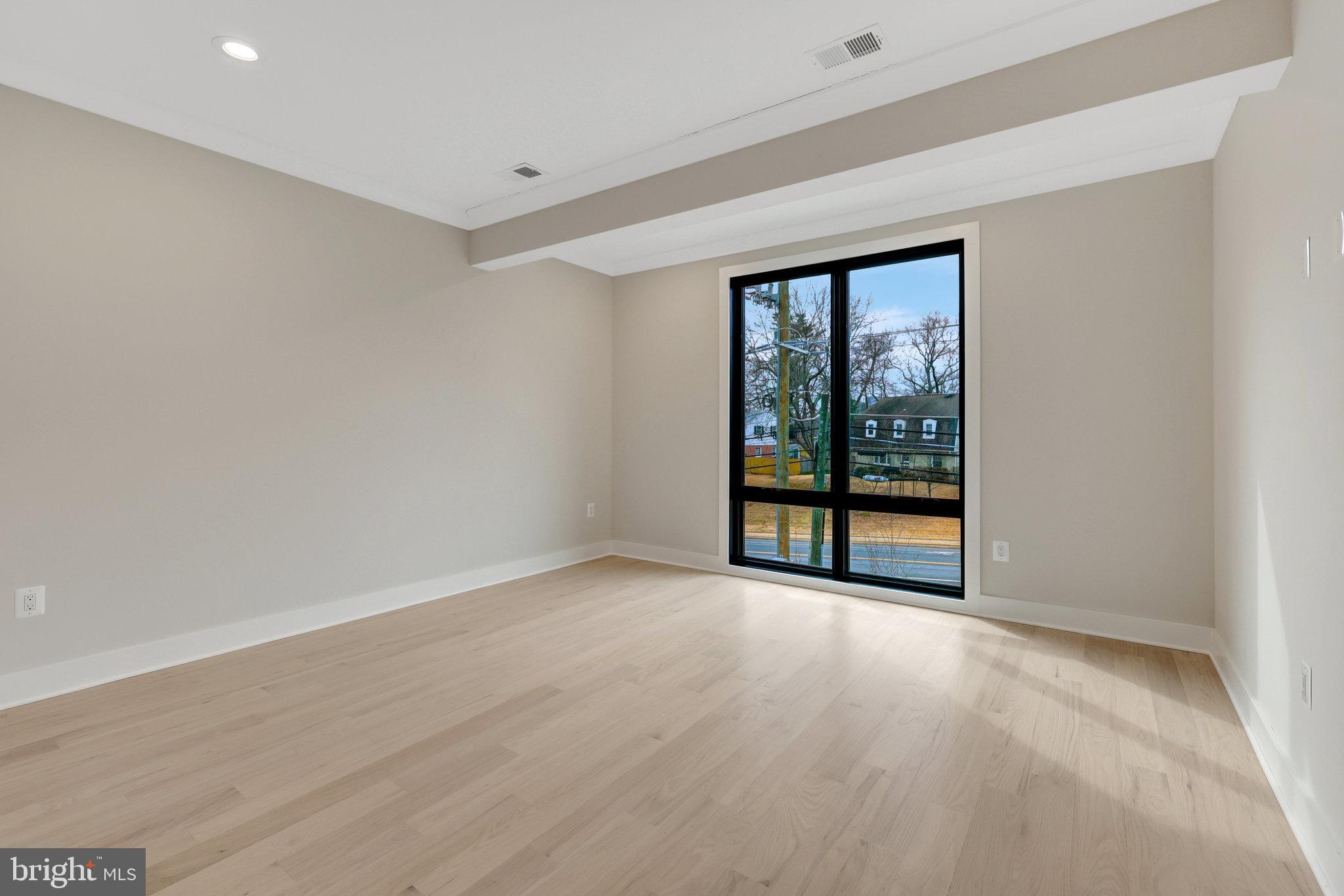 BREEZEWOOD - Residential