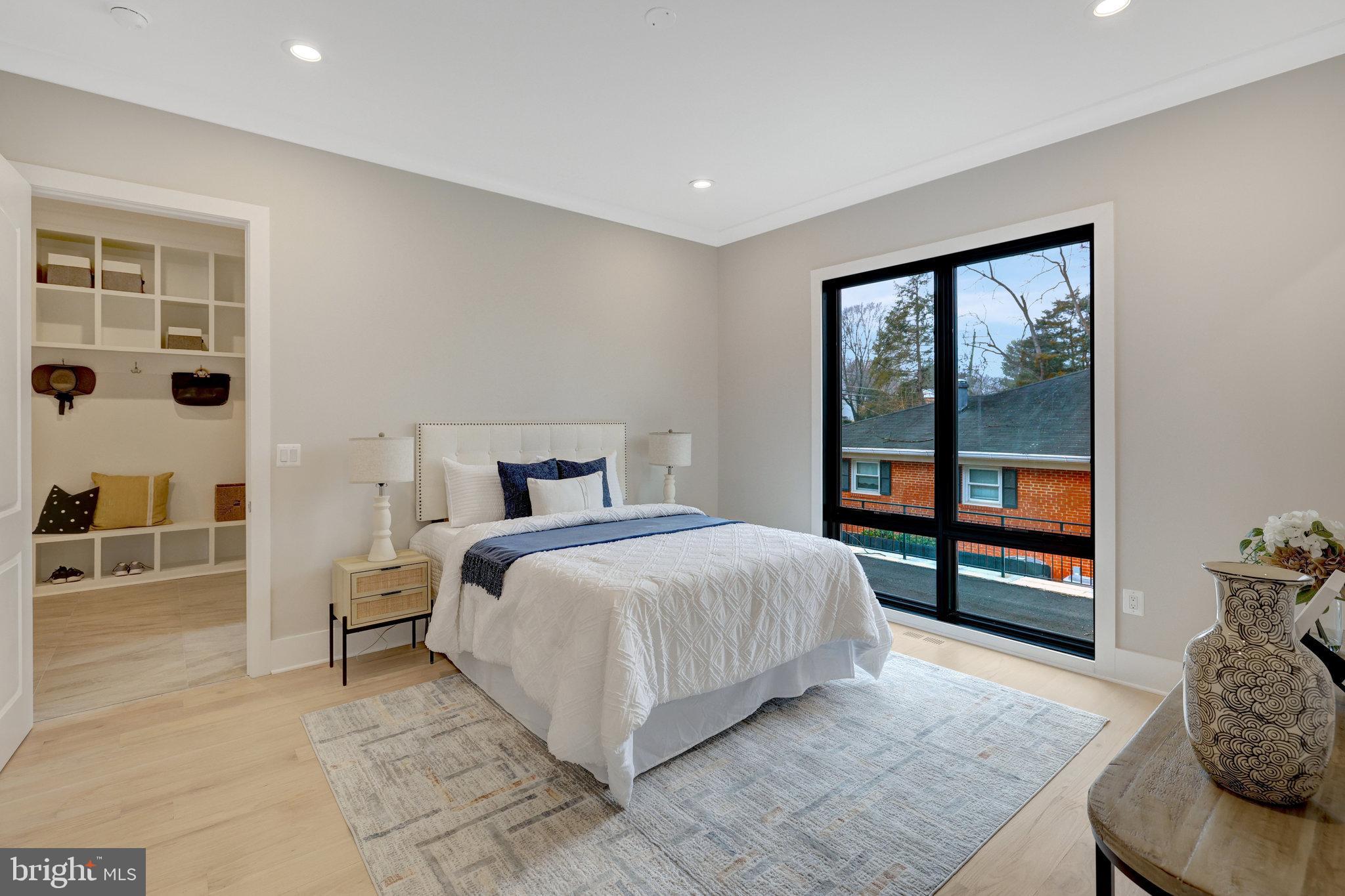 BREEZEWOOD - Residential