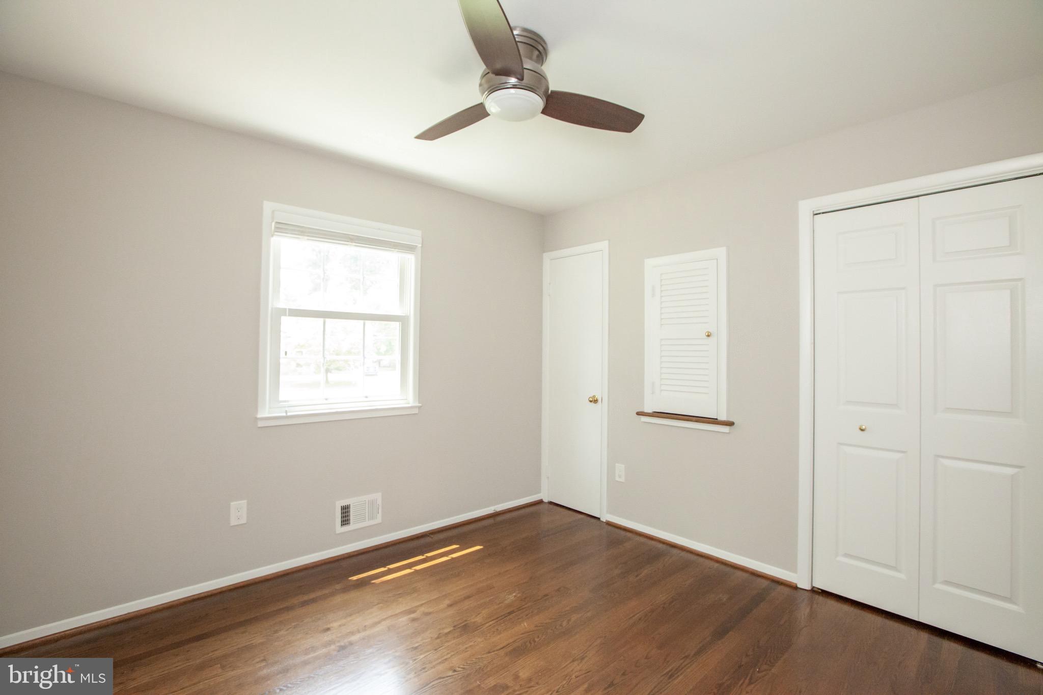 POMPONIOS KINGWOOD PARK - Residential Lease