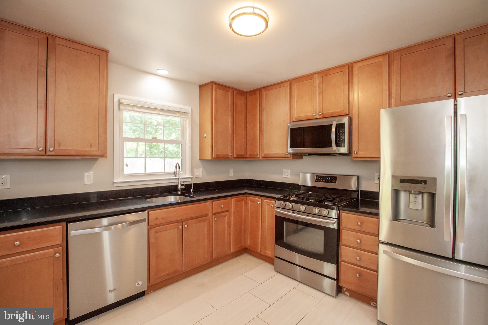 POMPONIOS KINGWOOD PARK - Residential Lease