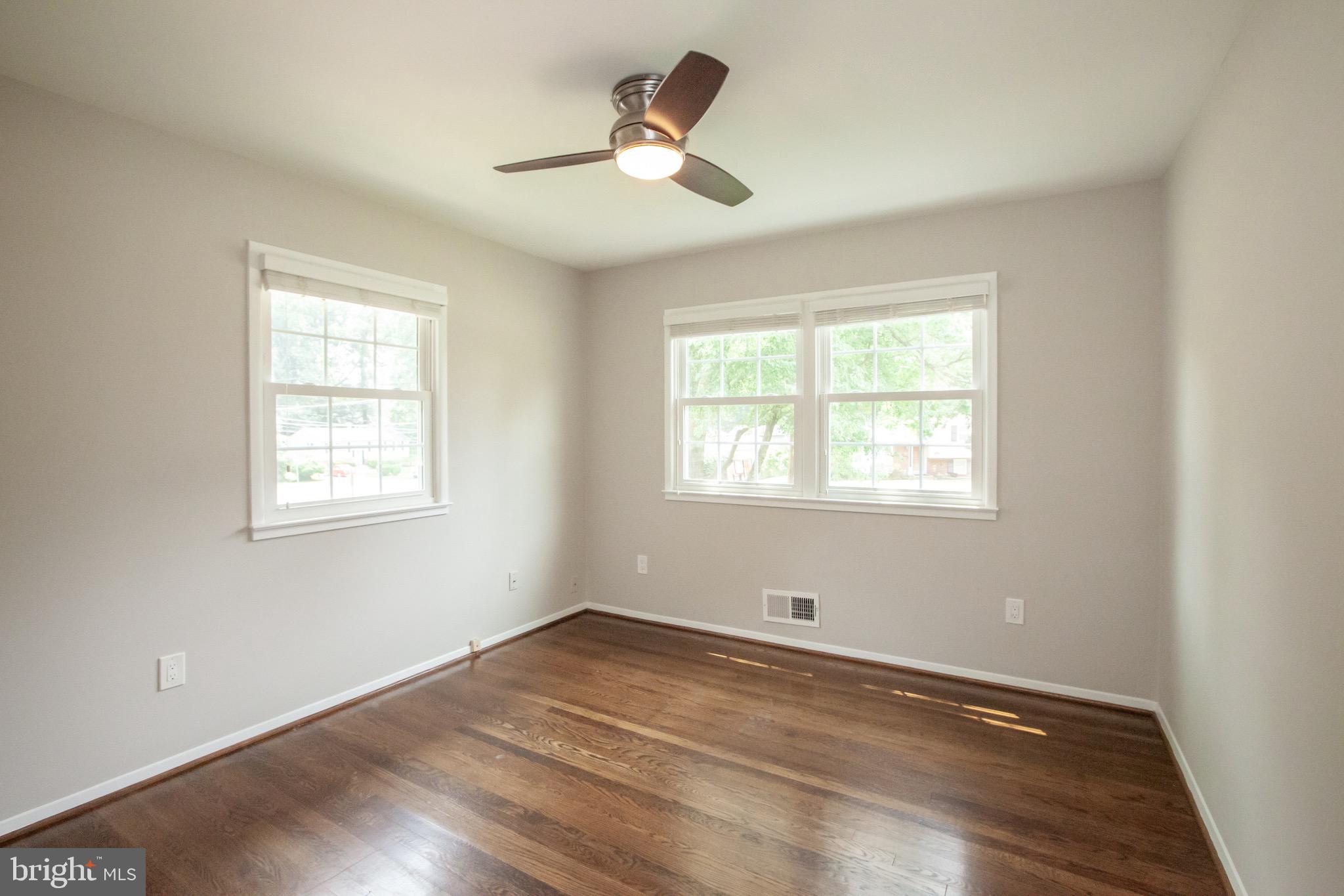 POMPONIOS KINGWOOD PARK - Residential Lease