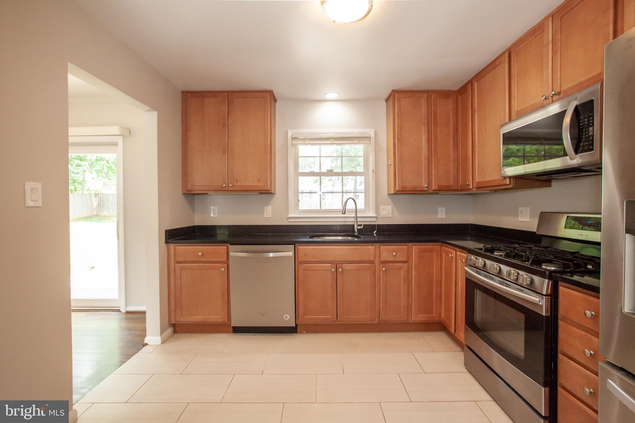 POMPONIOS KINGWOOD PARK - Residential Lease