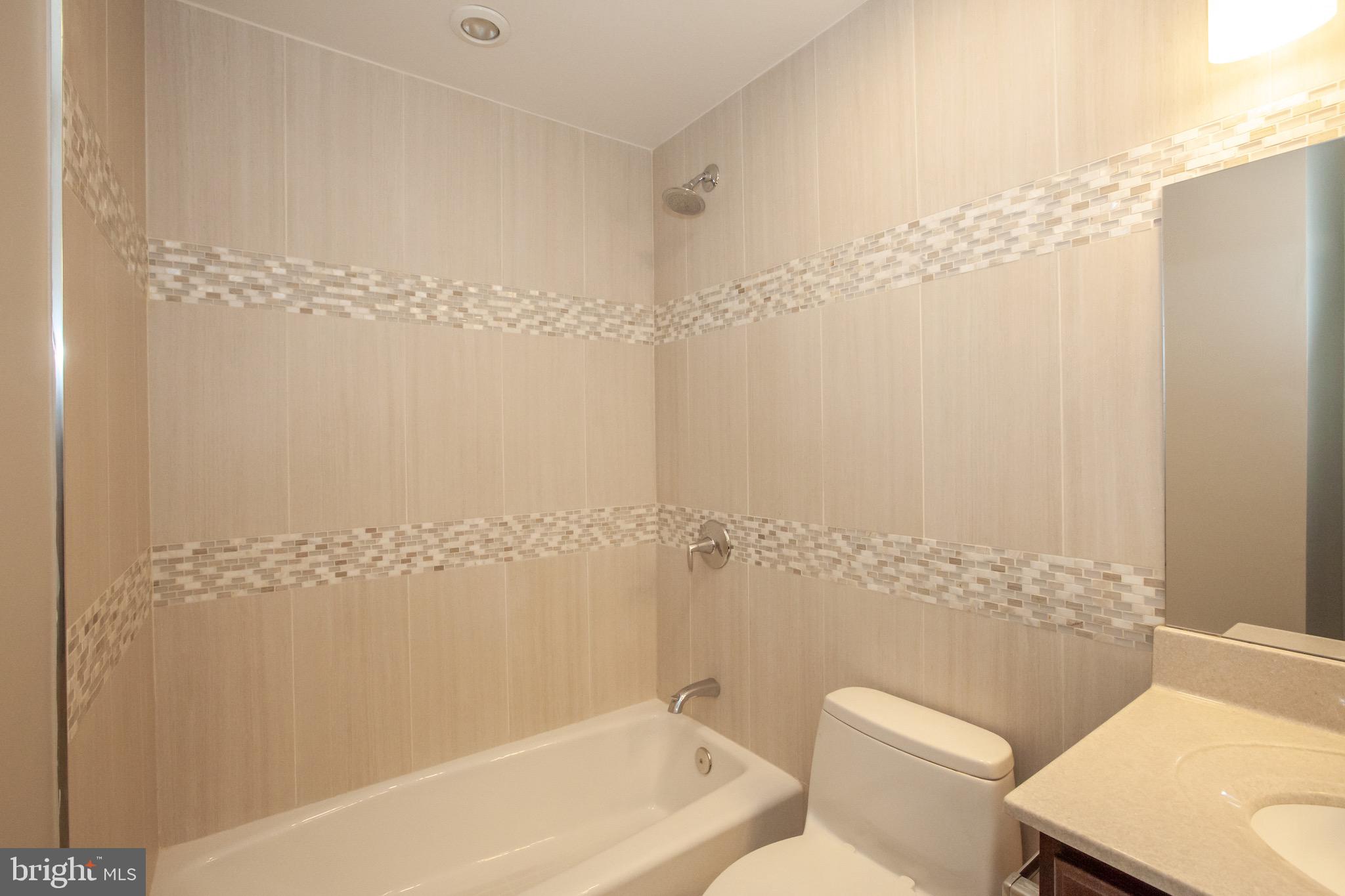 POMPONIOS KINGWOOD PARK - Residential Lease