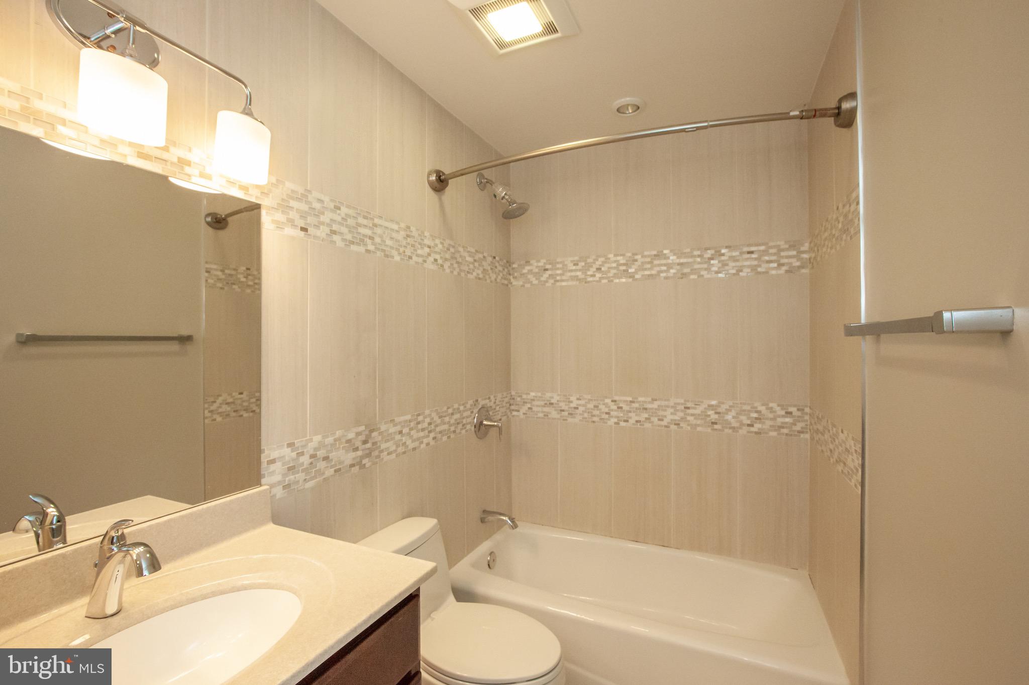 POMPONIOS KINGWOOD PARK - Residential Lease