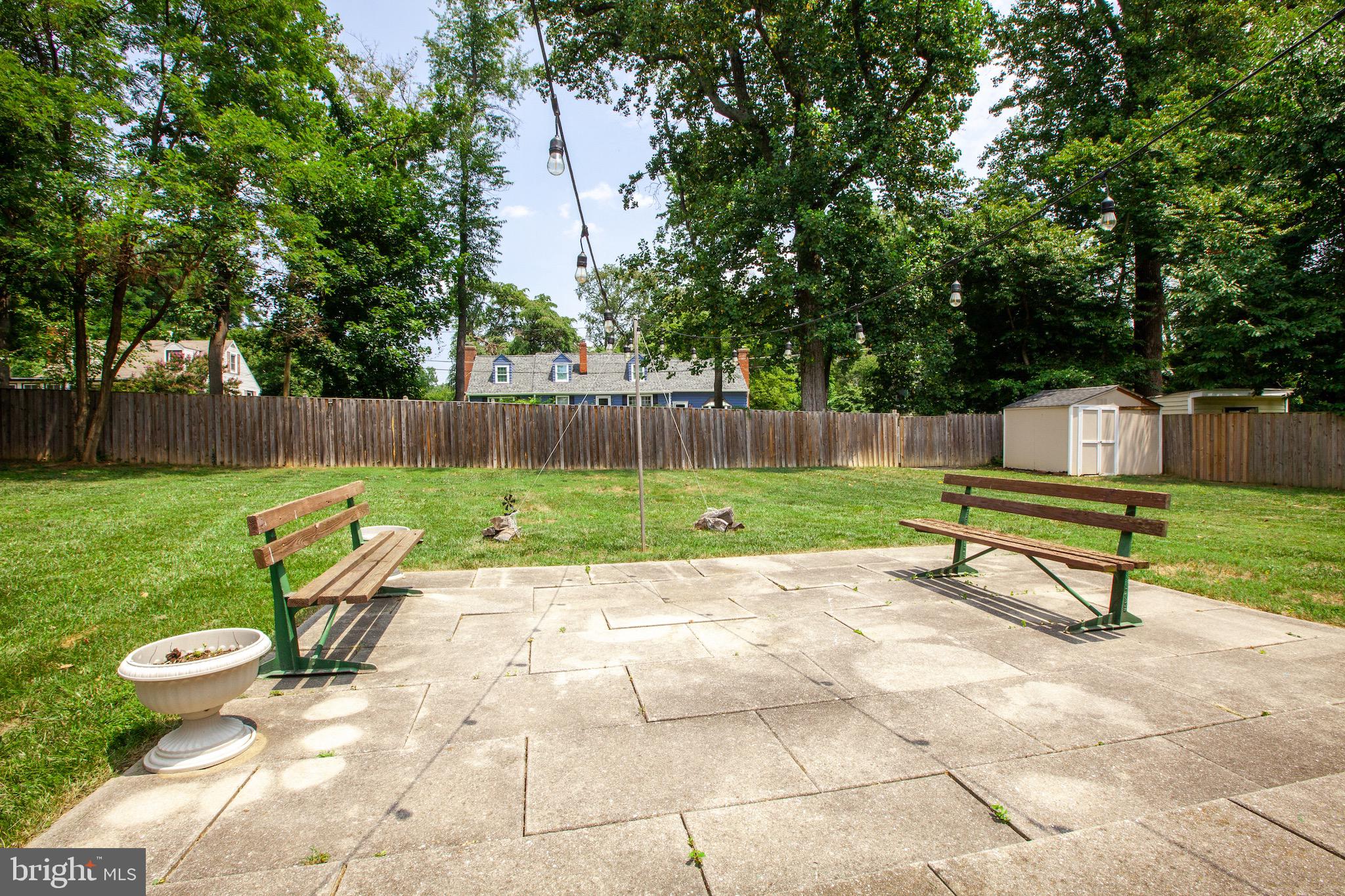 POMPONIOS KINGWOOD PARK - Residential Lease