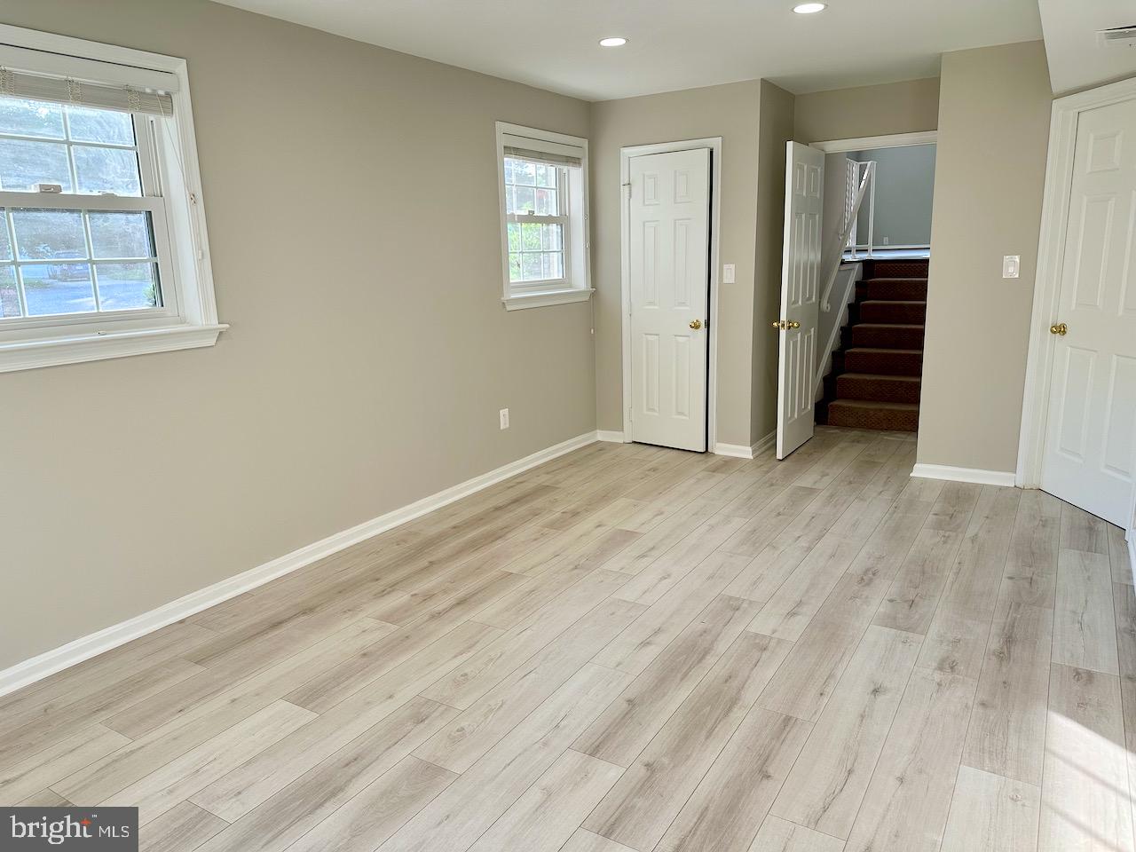 POMPONIOS KINGWOOD PARK - Residential Lease