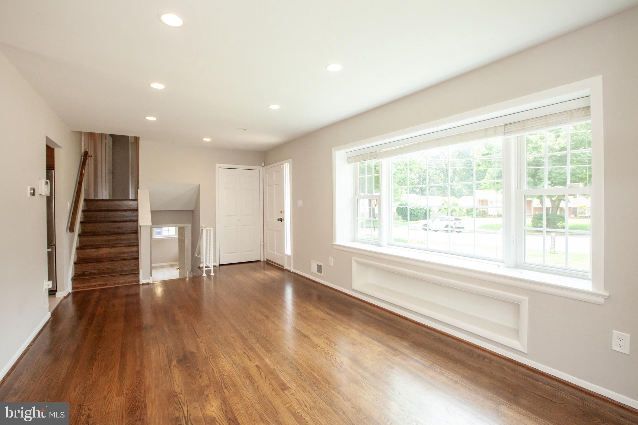 POMPONIOS KINGWOOD PARK - Residential Lease