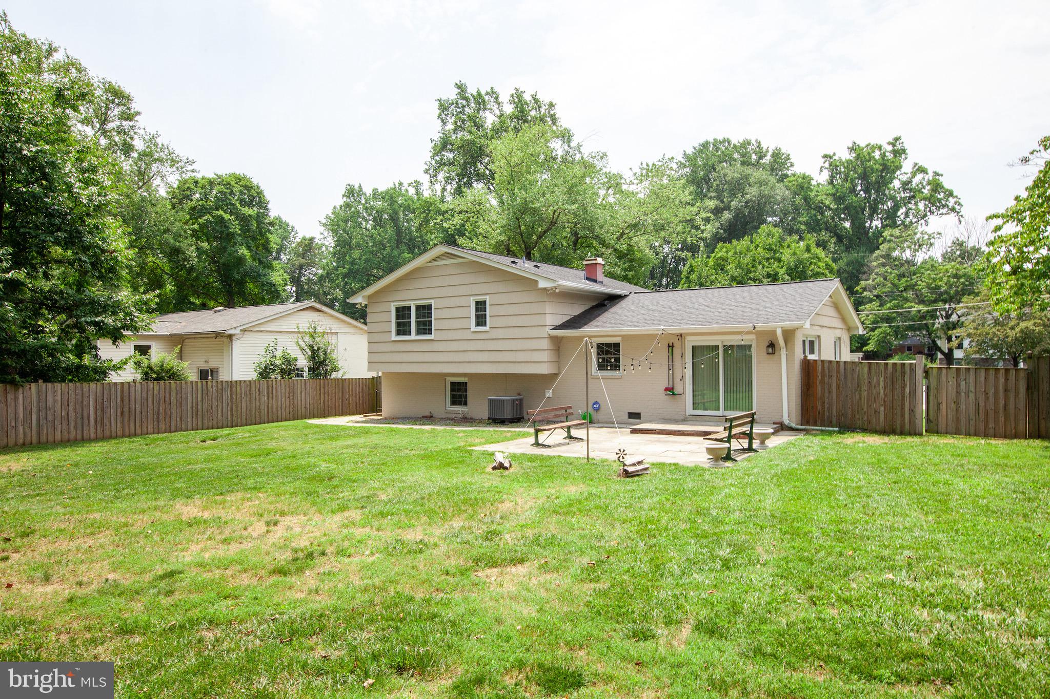 POMPONIOS KINGWOOD PARK - Residential Lease