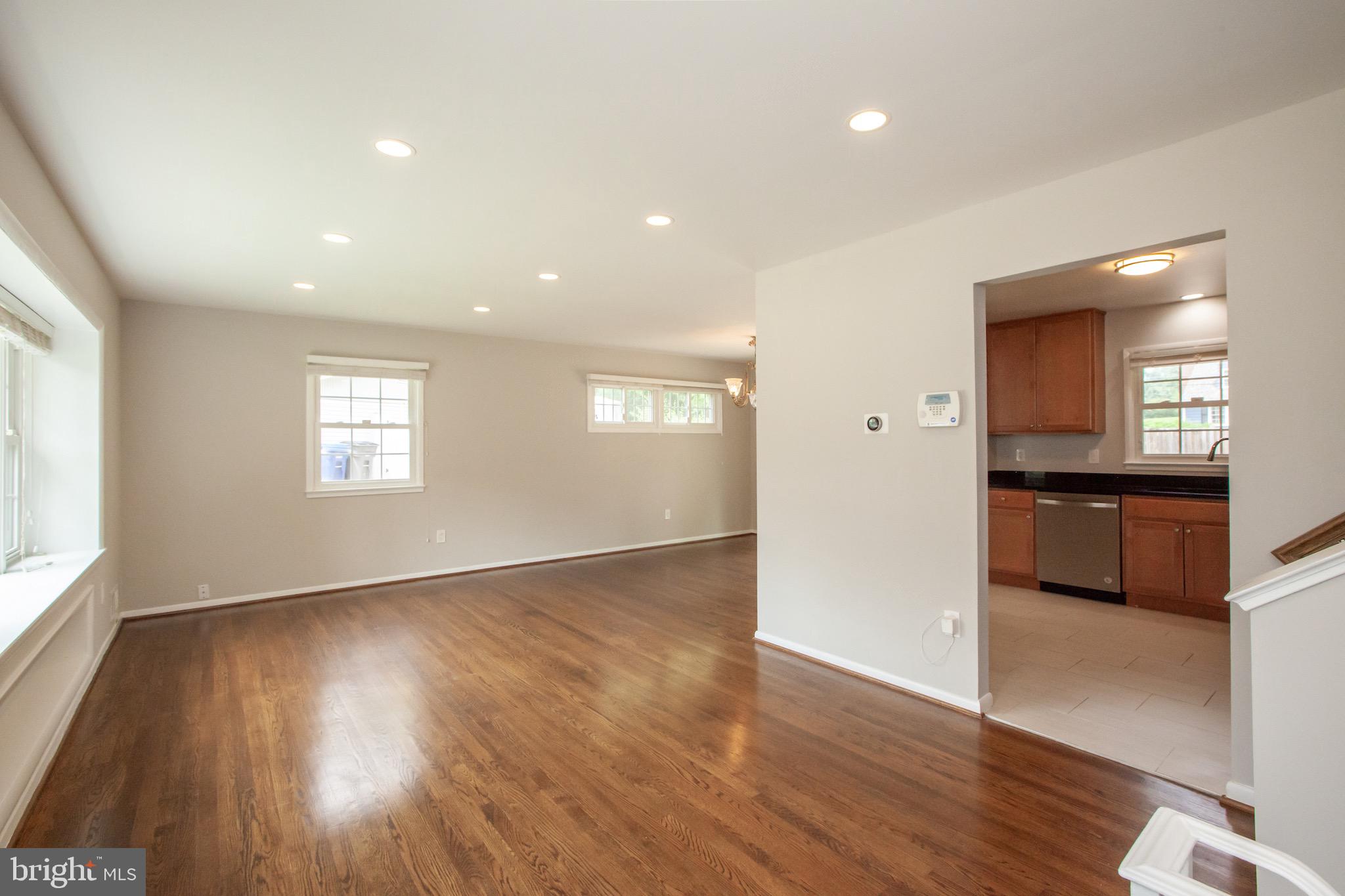 POMPONIOS KINGWOOD PARK - Residential Lease