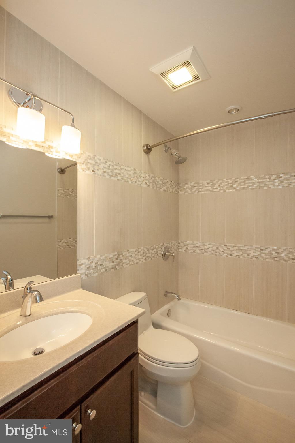 POMPONIOS KINGWOOD PARK - Residential Lease