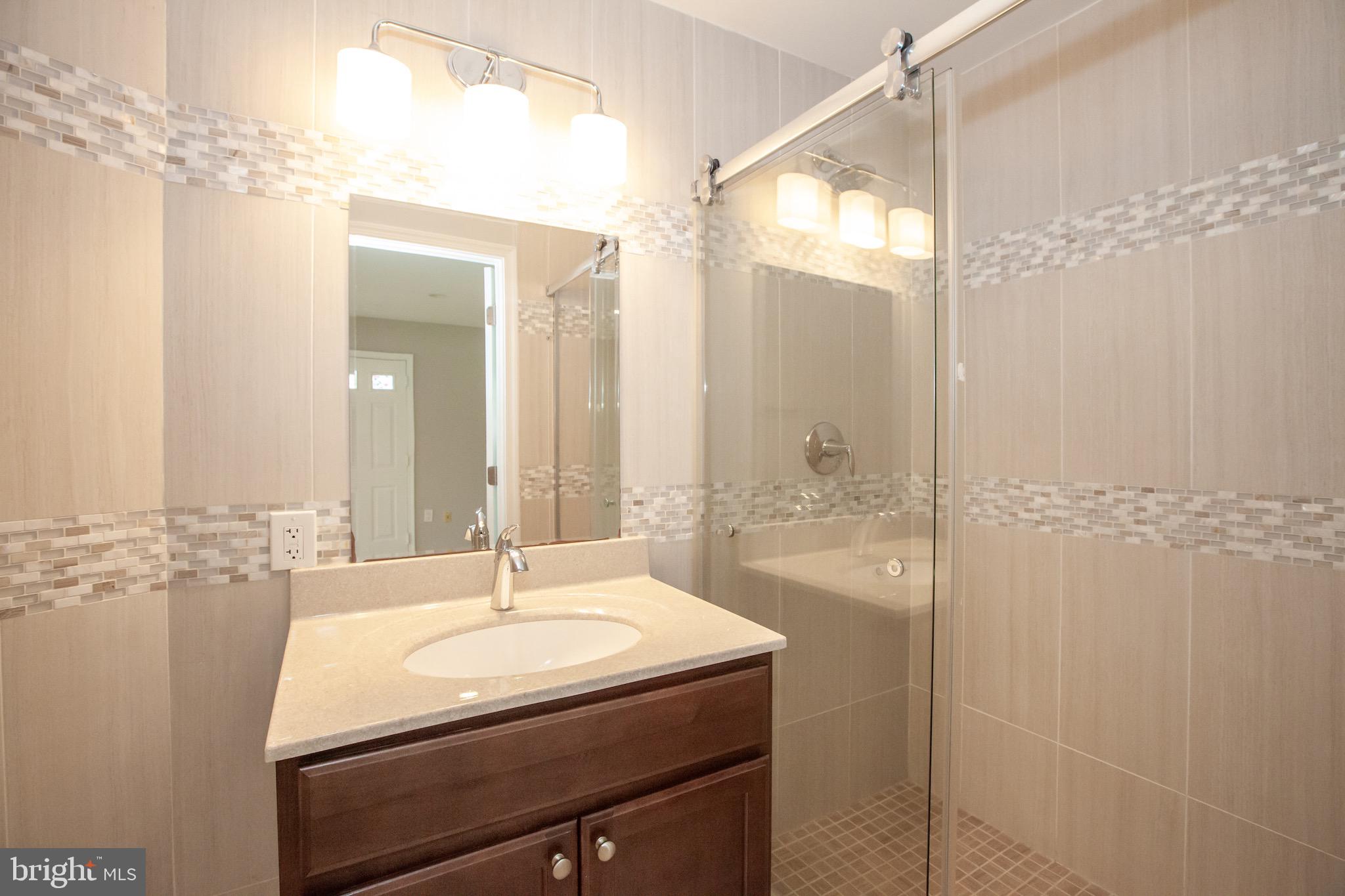 POMPONIOS KINGWOOD PARK - Residential Lease