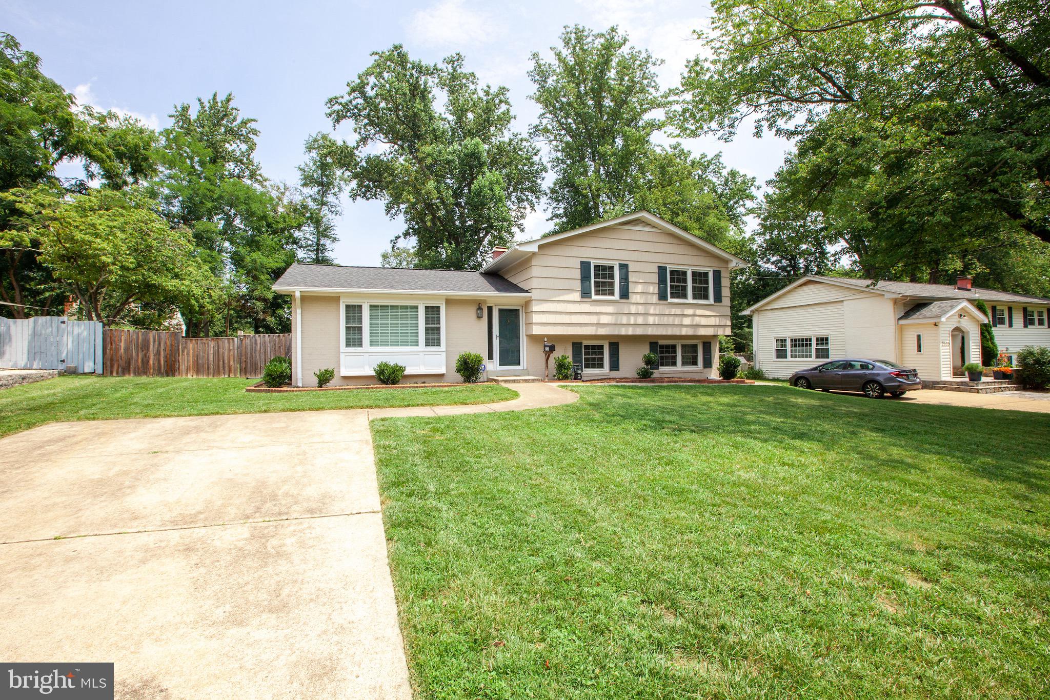 POMPONIOS KINGWOOD PARK - Residential Lease