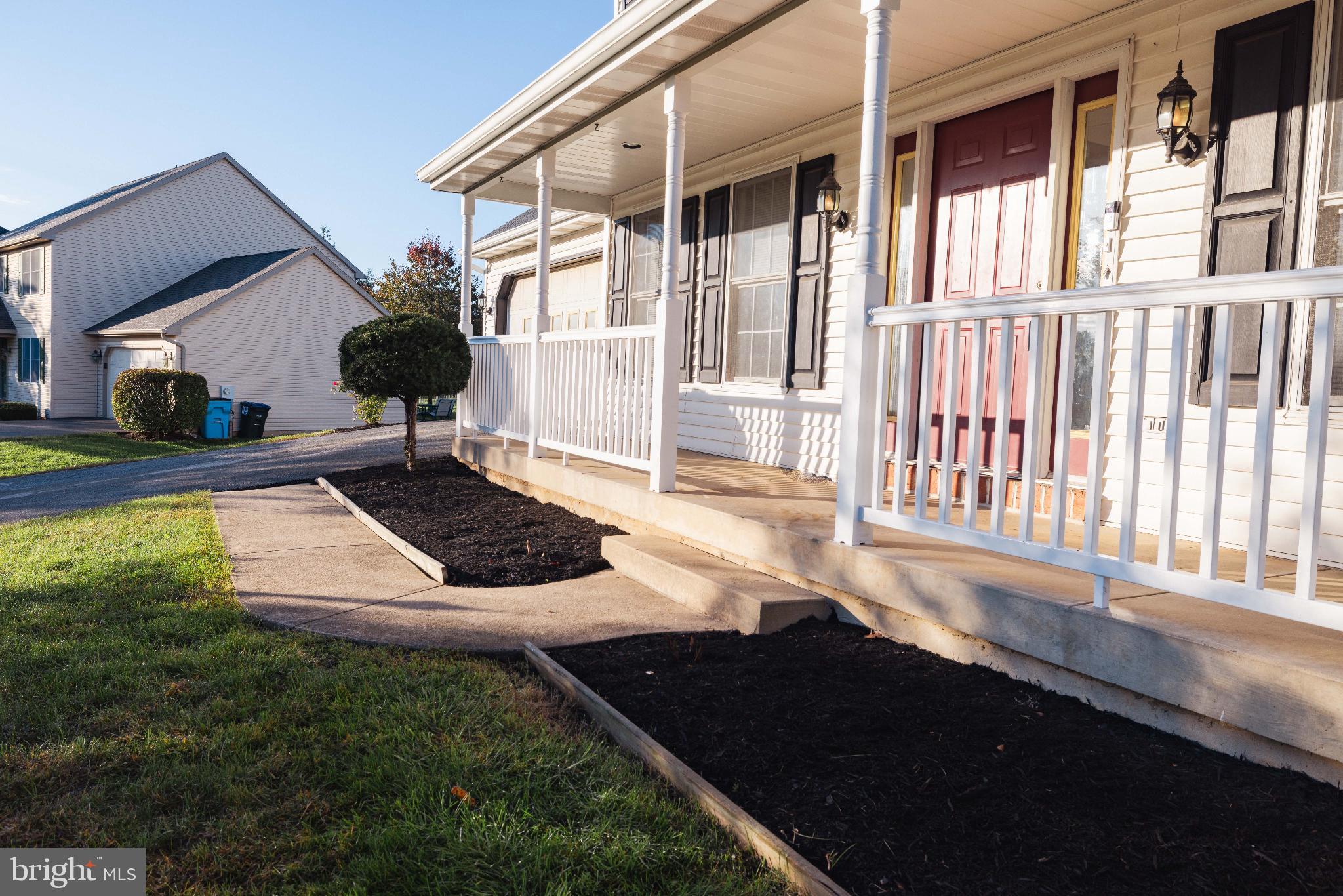 25 HETRICK COURT