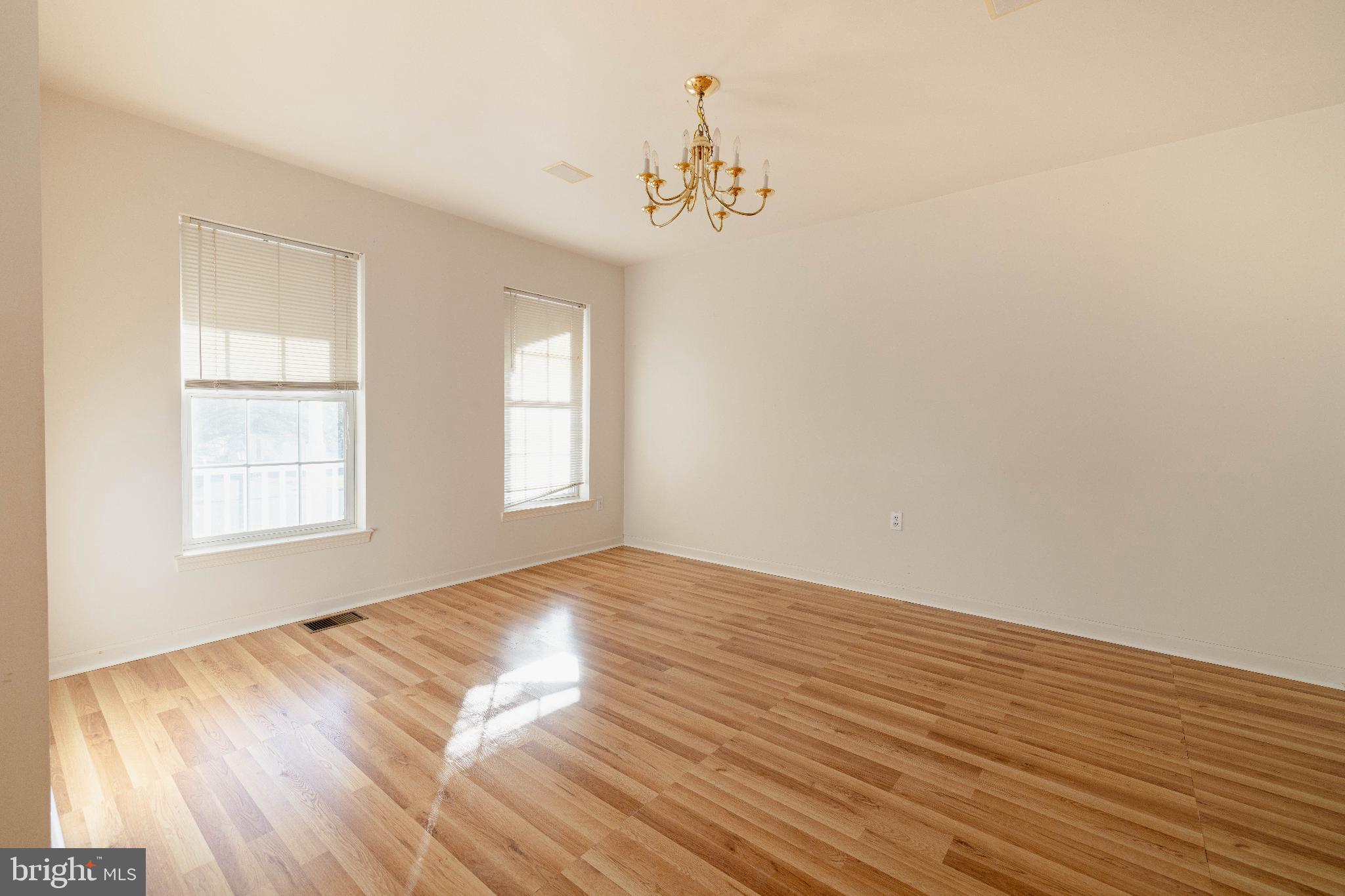 25 HETRICK COURT