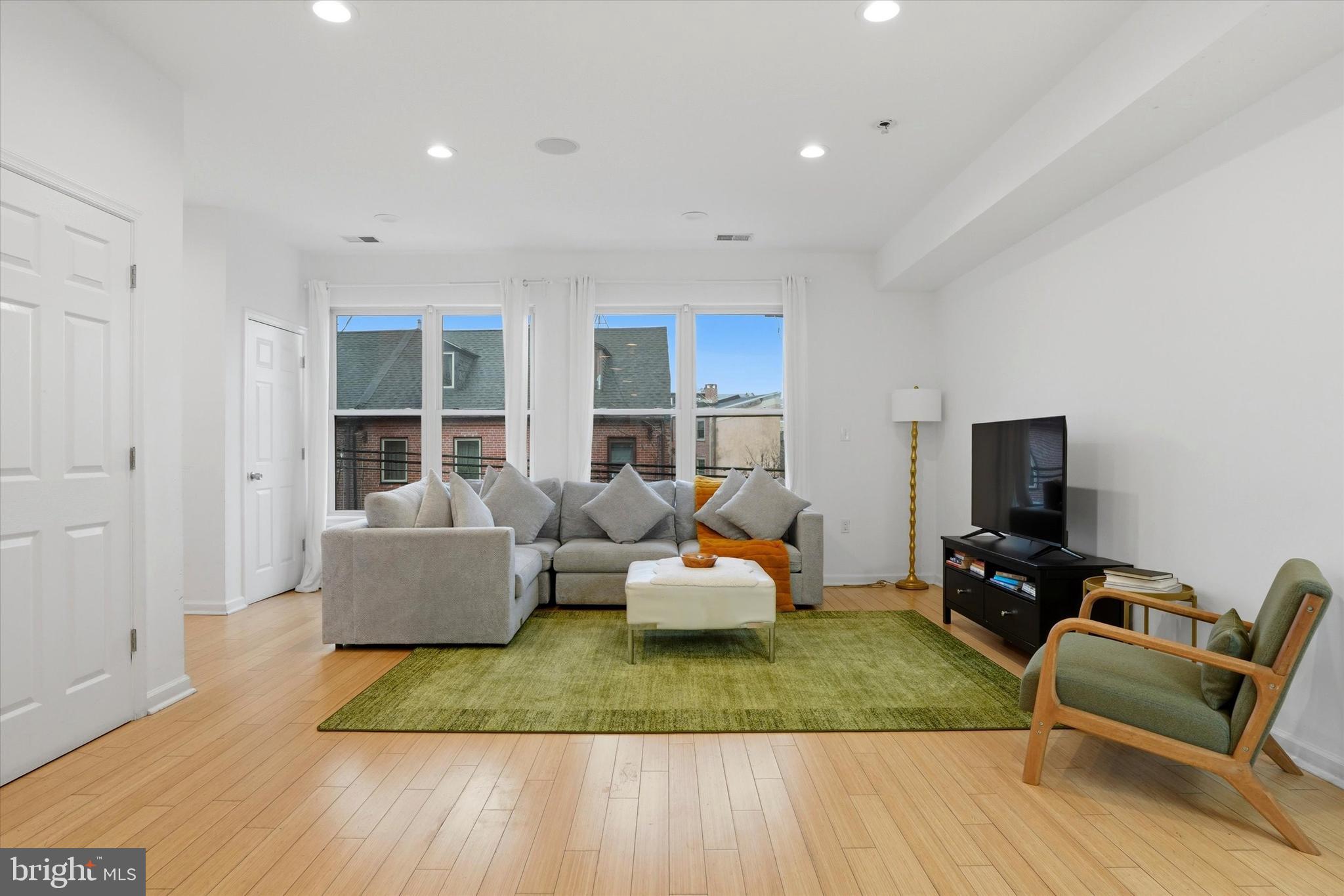 NORTHERN LIBERTIES - Commercial Sale