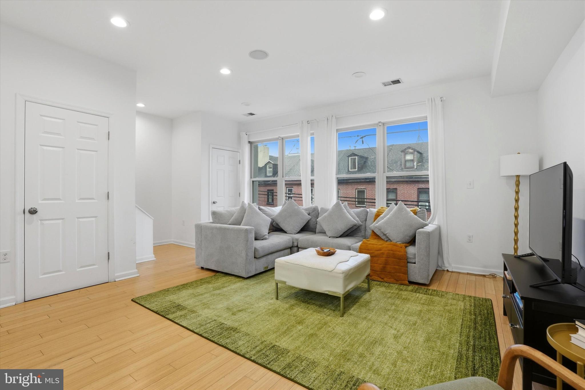 NORTHERN LIBERTIES - Commercial Sale