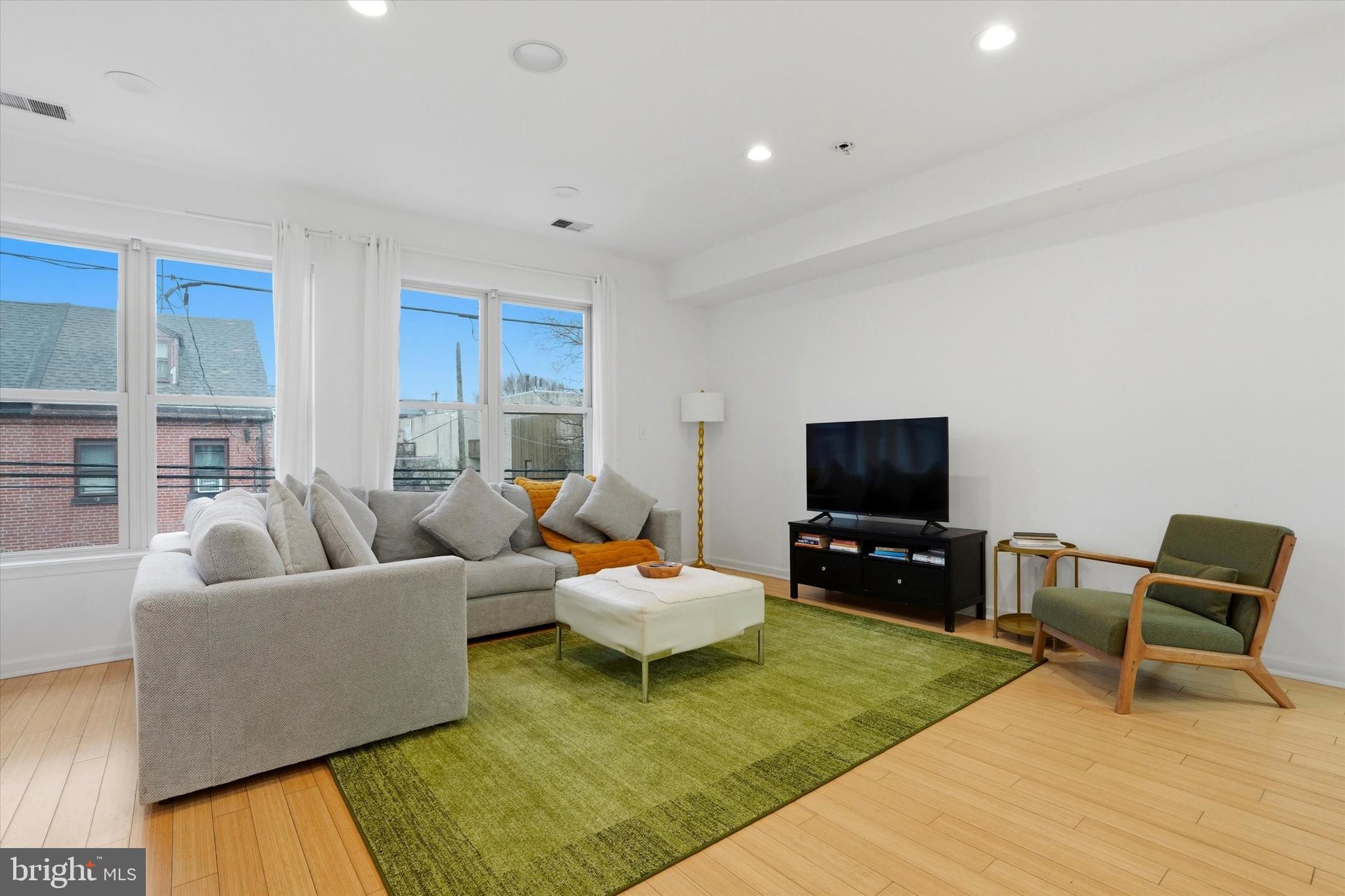 NORTHERN LIBERTIES - Commercial Sale