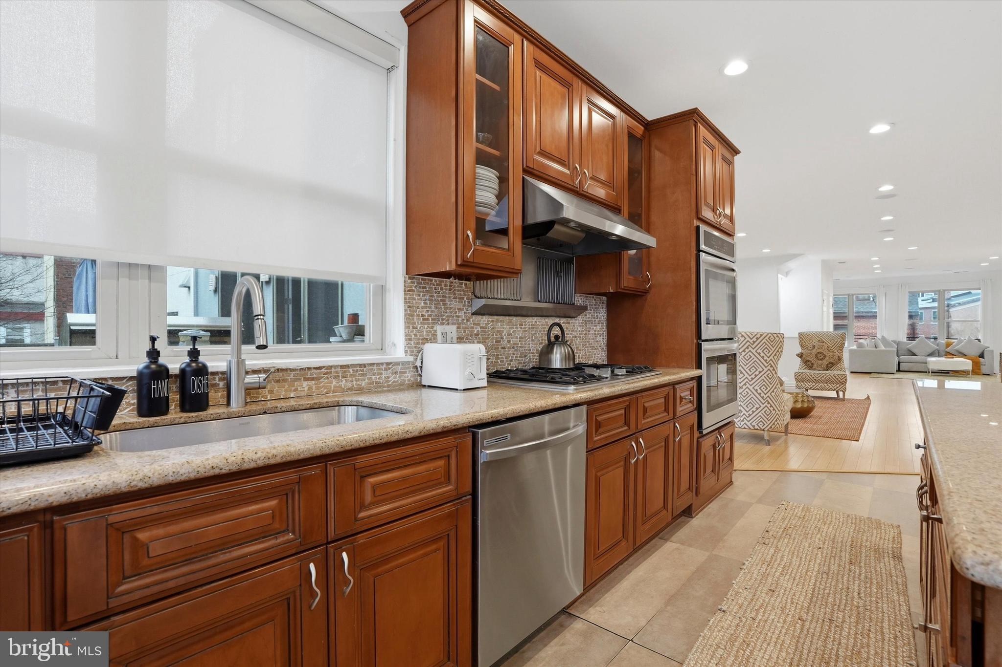 NORTHERN LIBERTIES - Commercial Sale