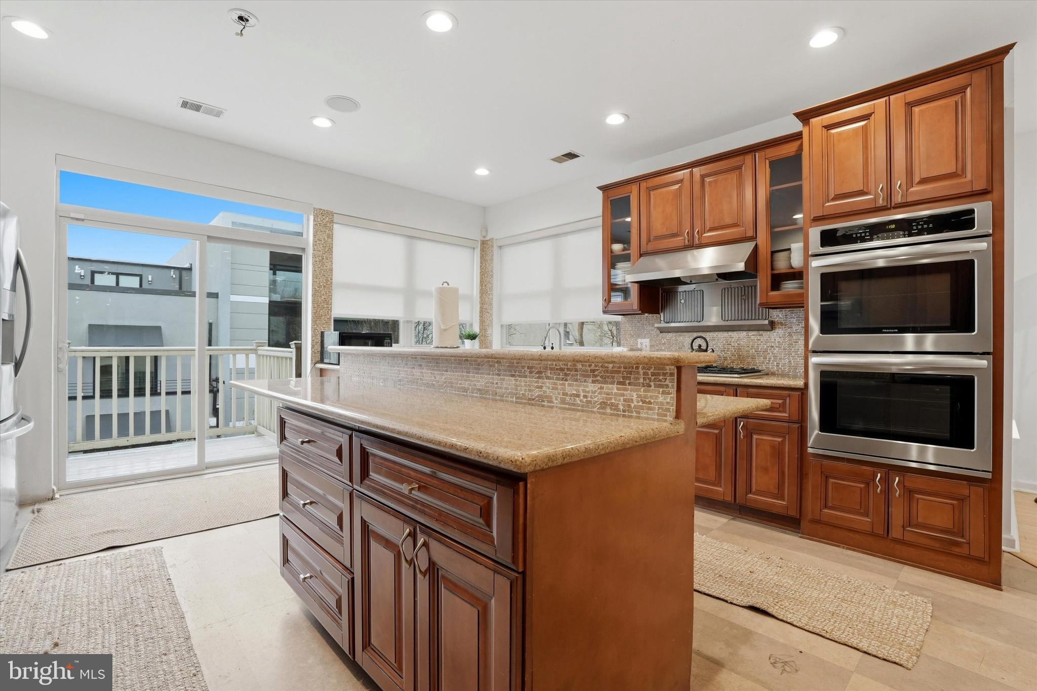 NORTHERN LIBERTIES - Commercial Sale