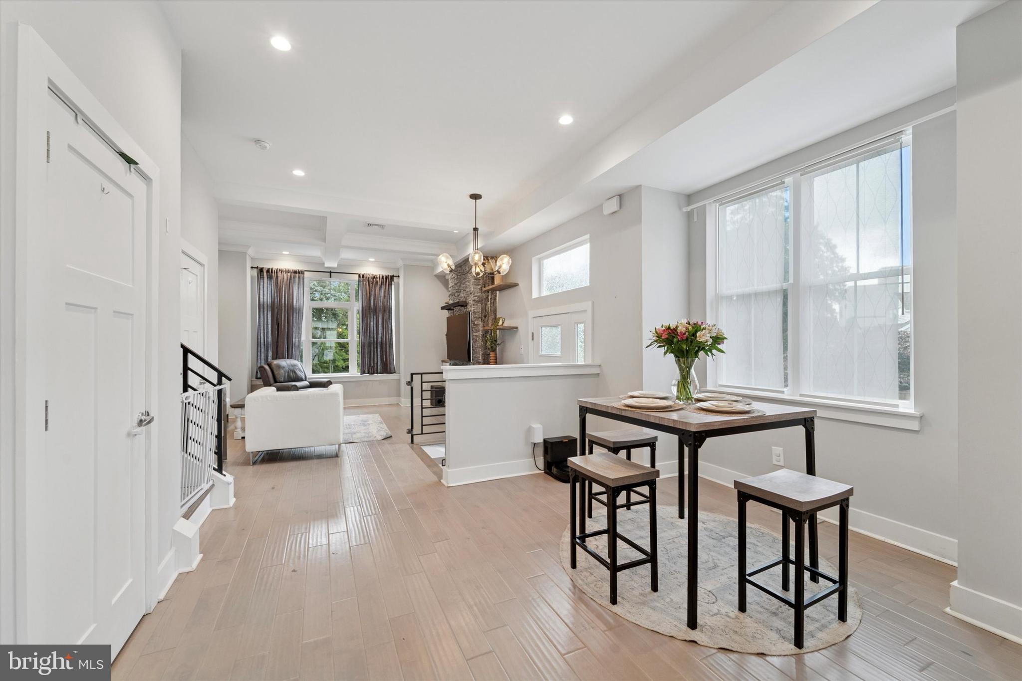 ROXBOROUGH - Residential