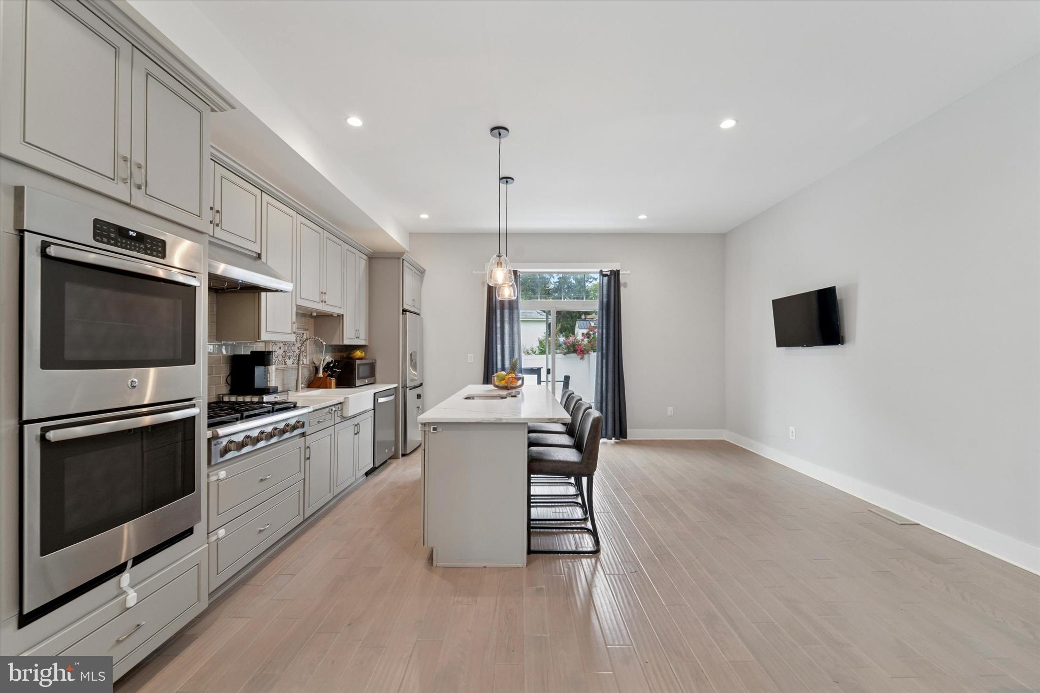 ROXBOROUGH - Residential