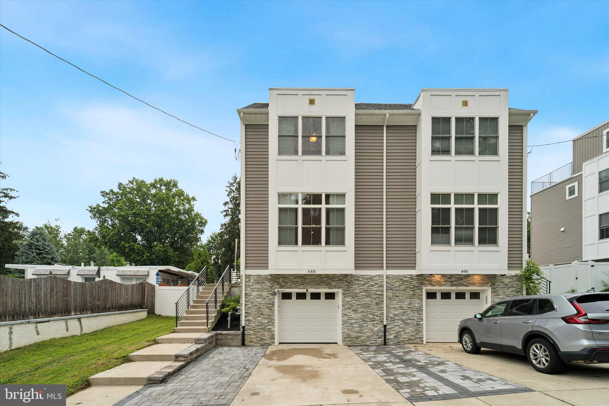 ROXBOROUGH - Residential