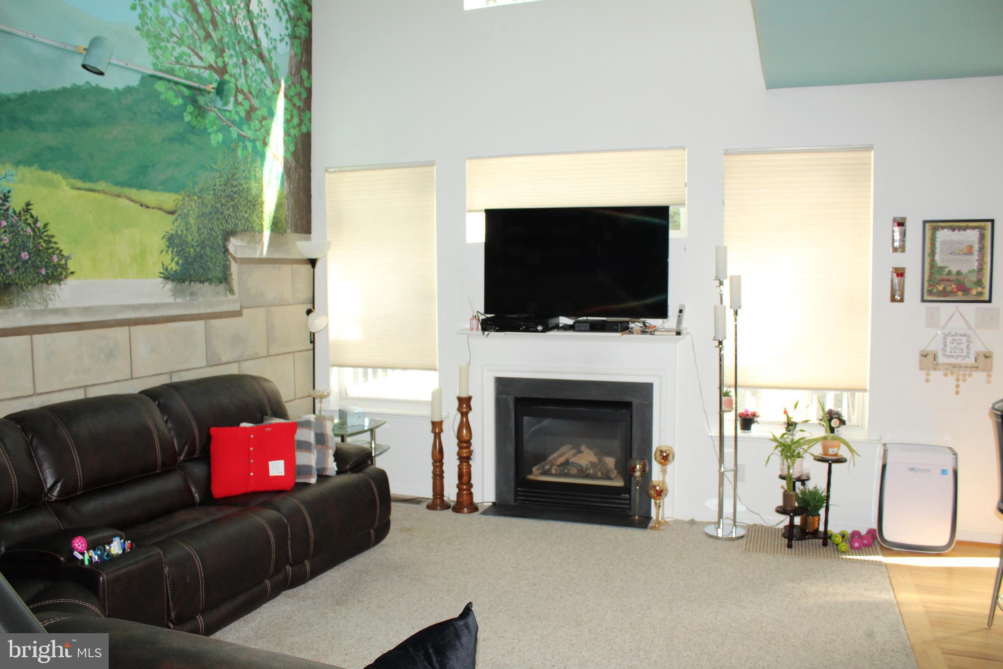 CHARLESTOWN OAKS - Residential