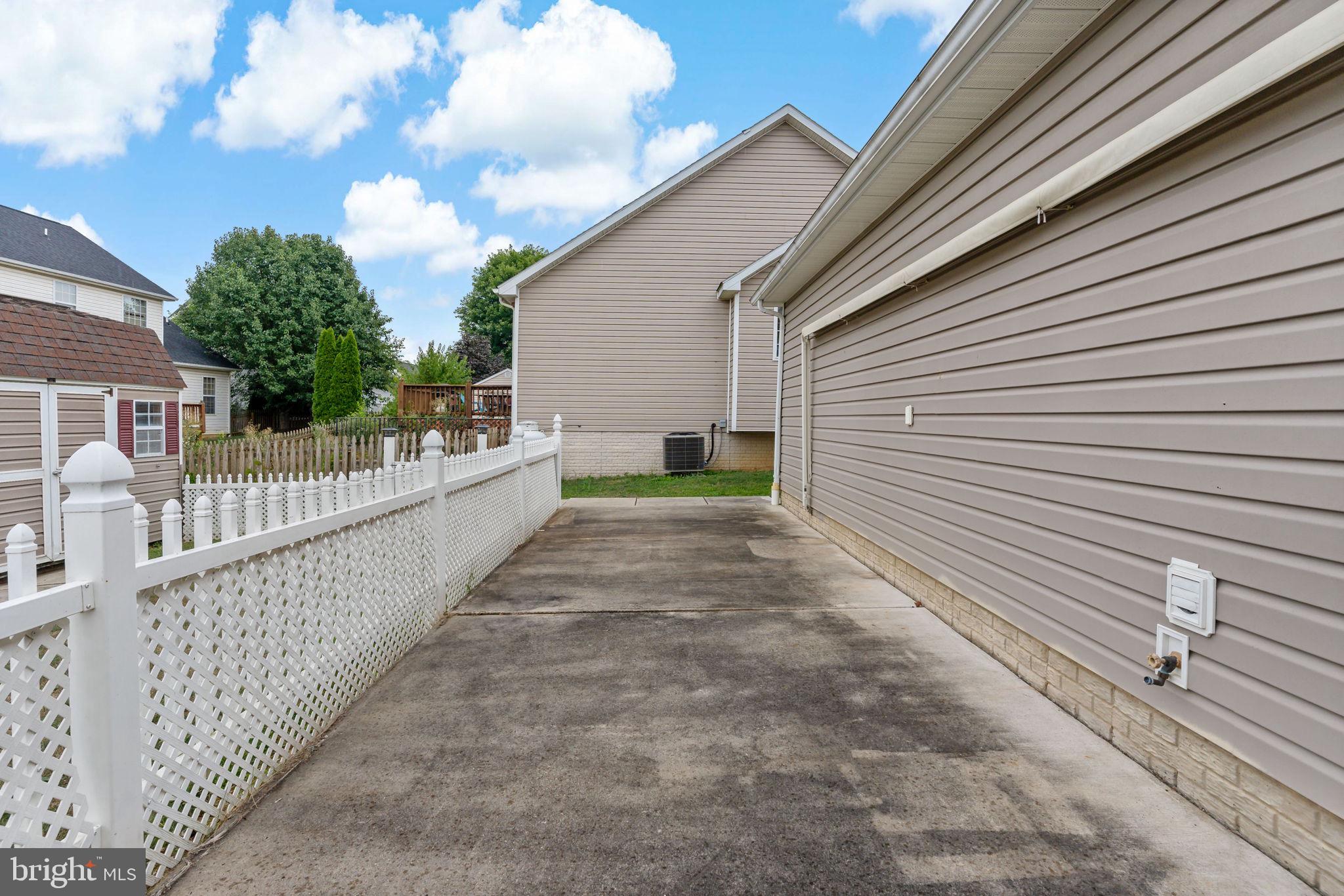 CRESTFIELD - Residential