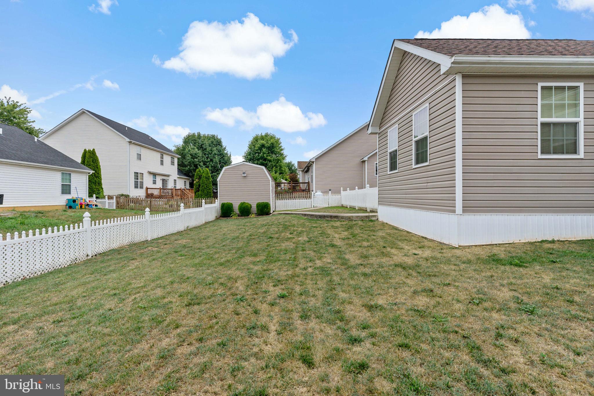 CRESTFIELD - Residential