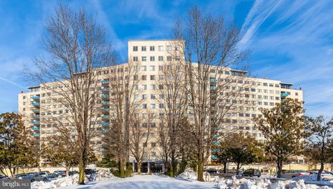 Photo of 10201 Grosvenor Place #204, ROCKVILLE, MD 20852 (MLS # MDMC2216344)