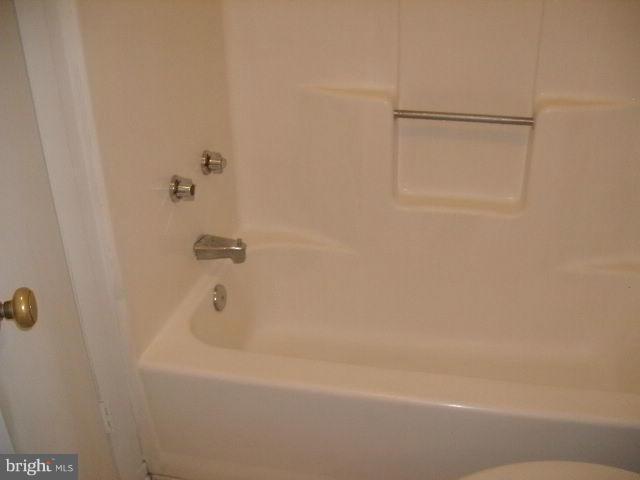 LAKELAND PARK - Residential Lease