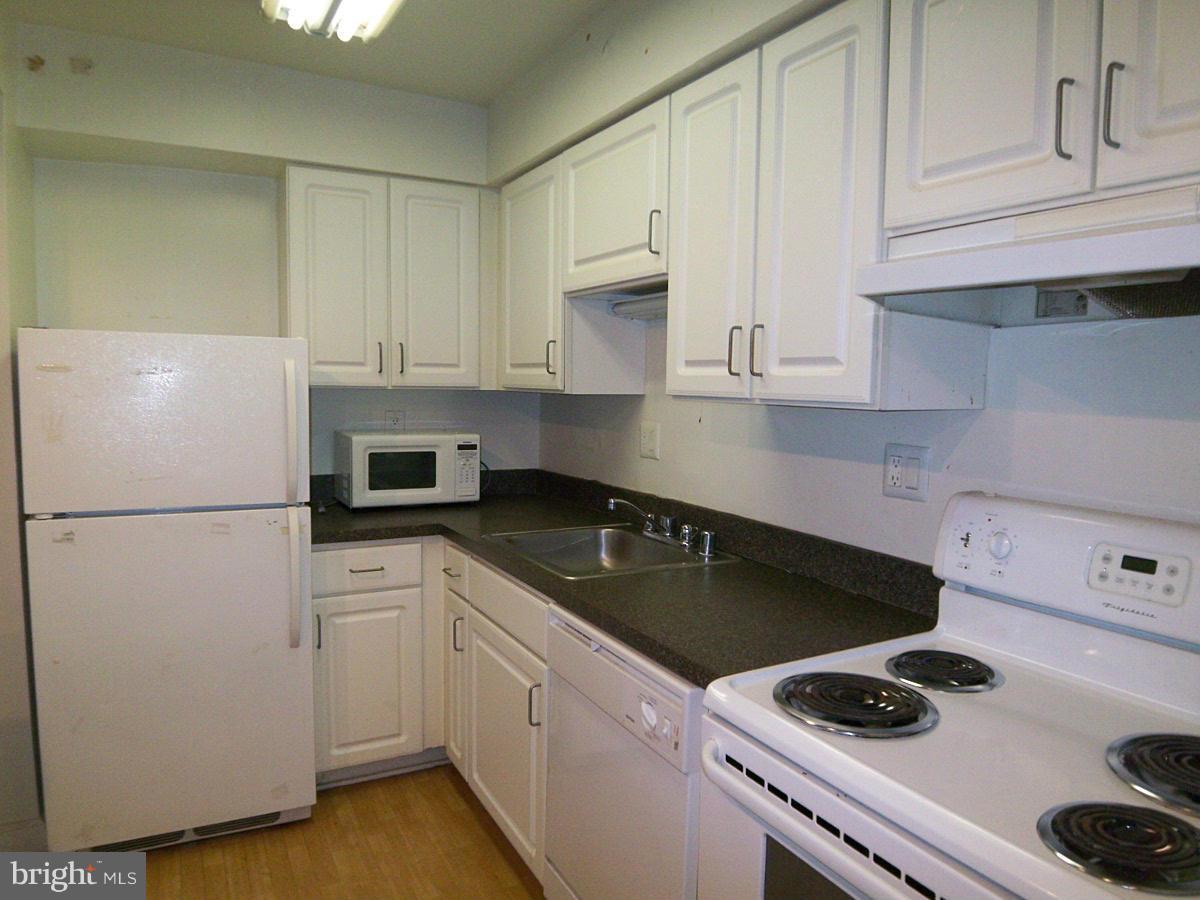 LAKELAND PARK - Residential Lease